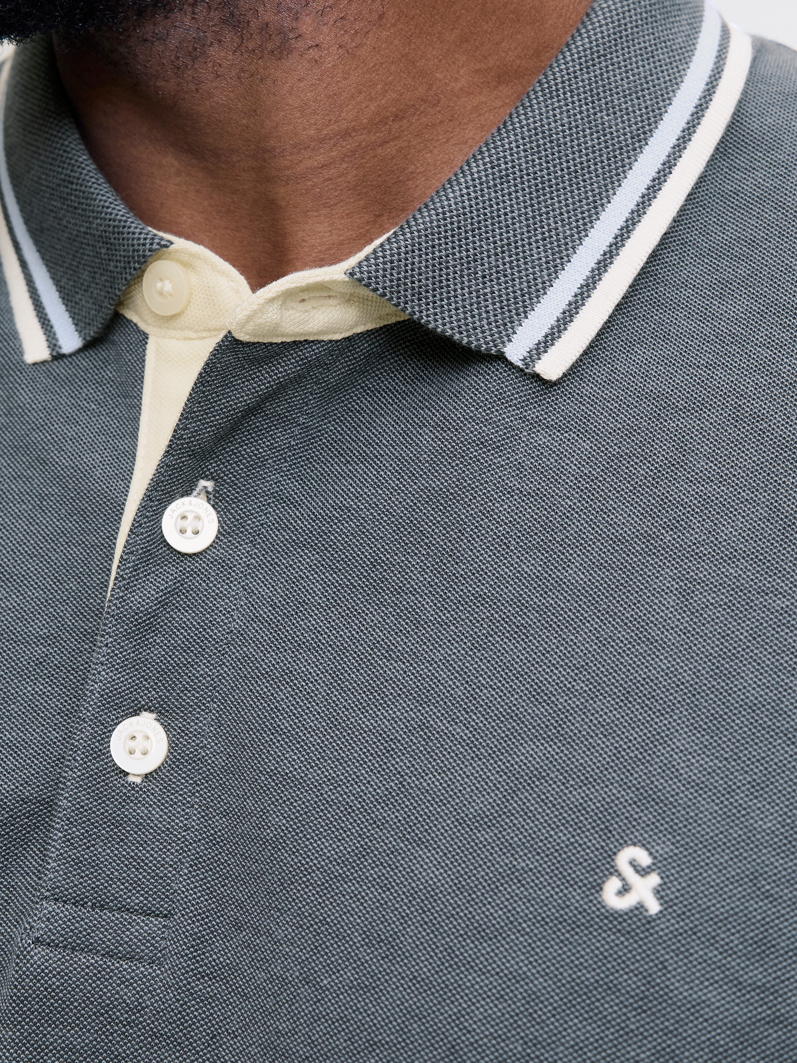 Jack & Jones PlusSize Poloshirt JJEPAULOS POLO SS NOOS PLS mit Logo Sticker günstig online kaufen