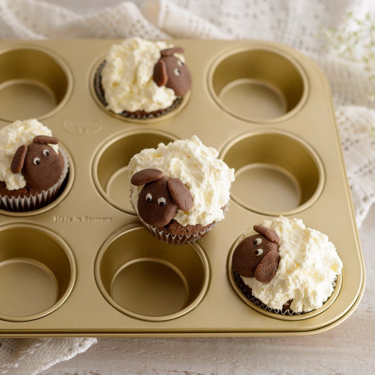 Dr. Oetker Küchenhelfer Muffinform Muffinform Goldiges Ostern, 12er