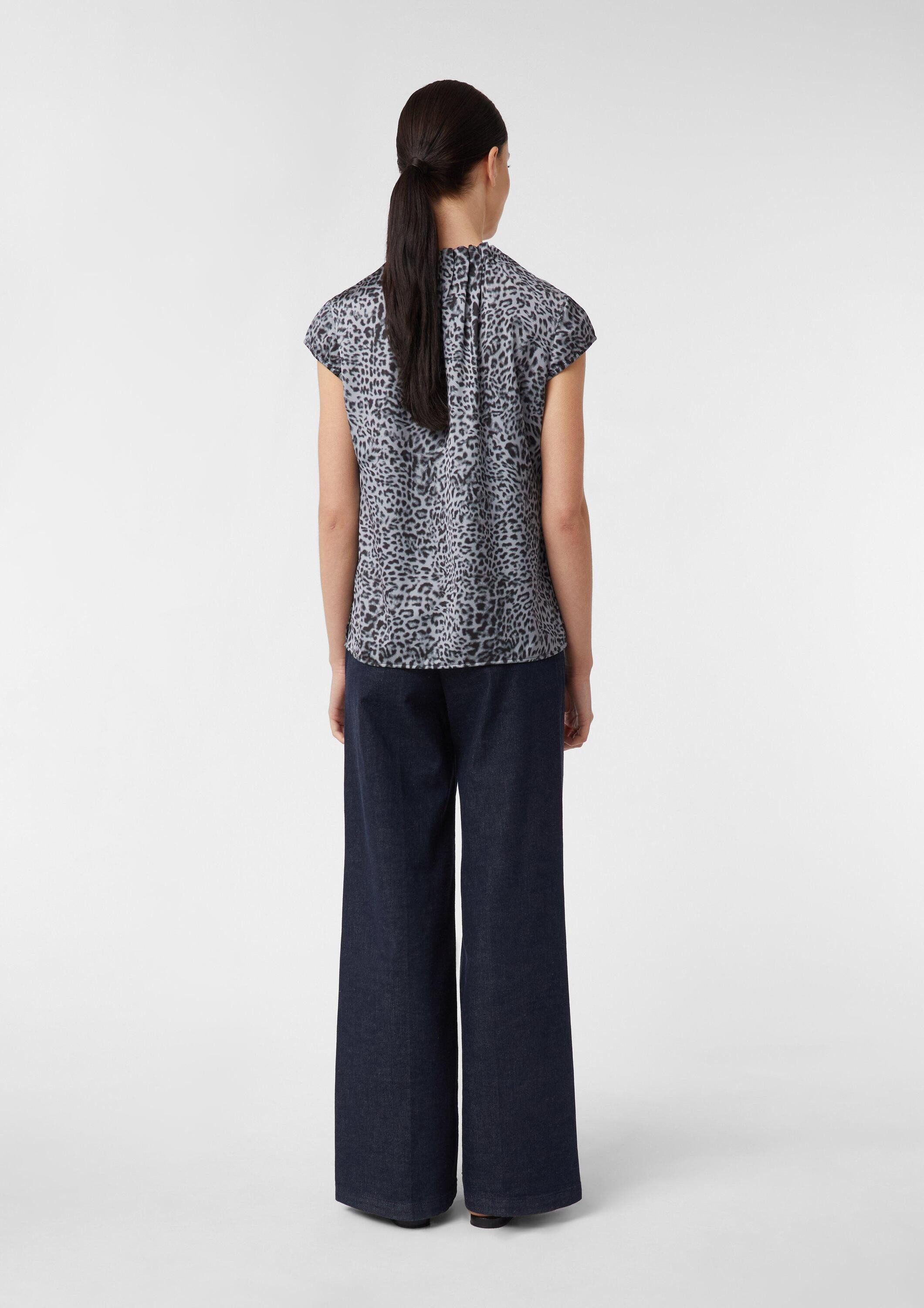 comma Kurzarmbluse Bluse Satinbluse mit Raffung und All-over-Print