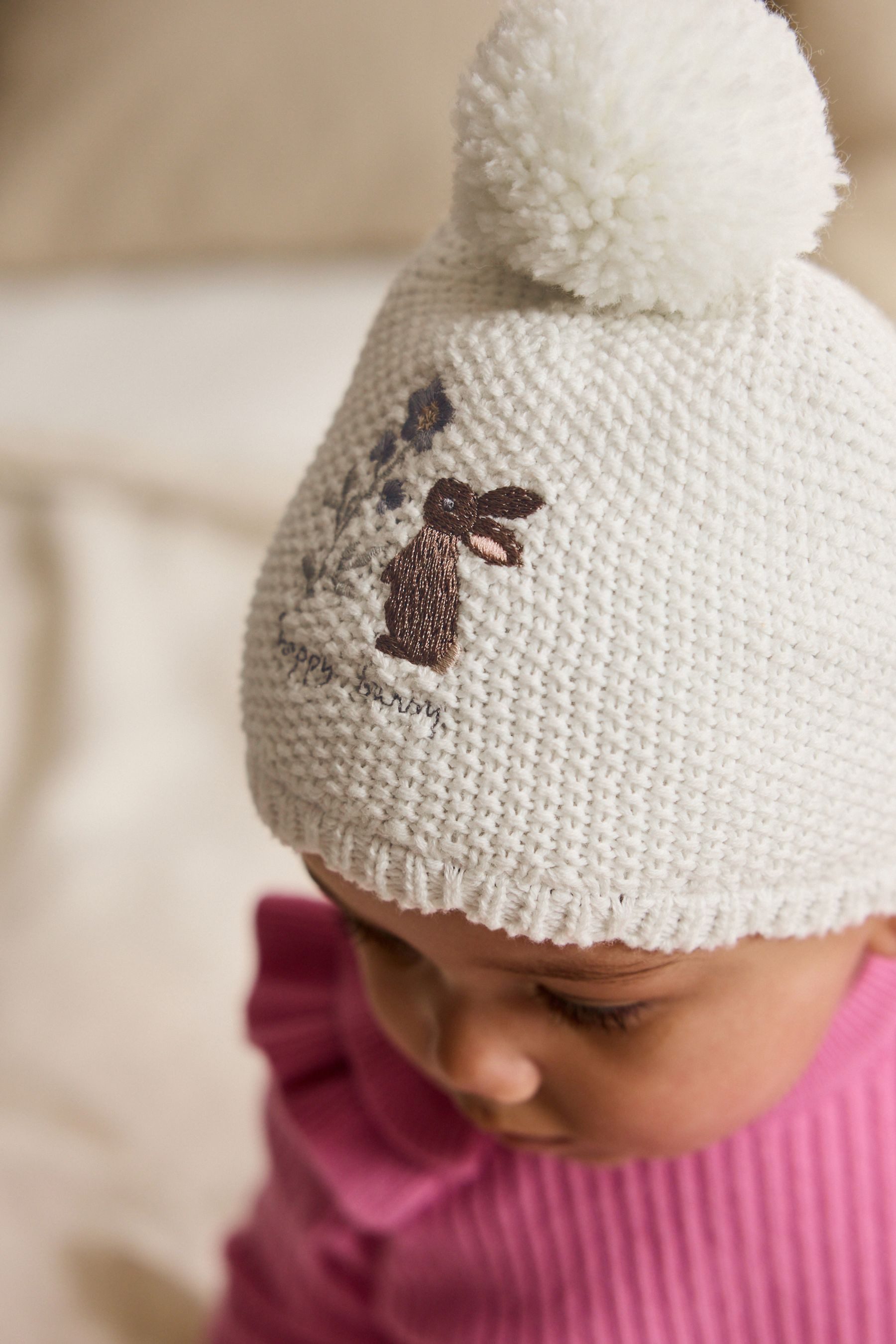 Next Bommelmütze Baby Hut mit Stickerei, Häschen (1-St)