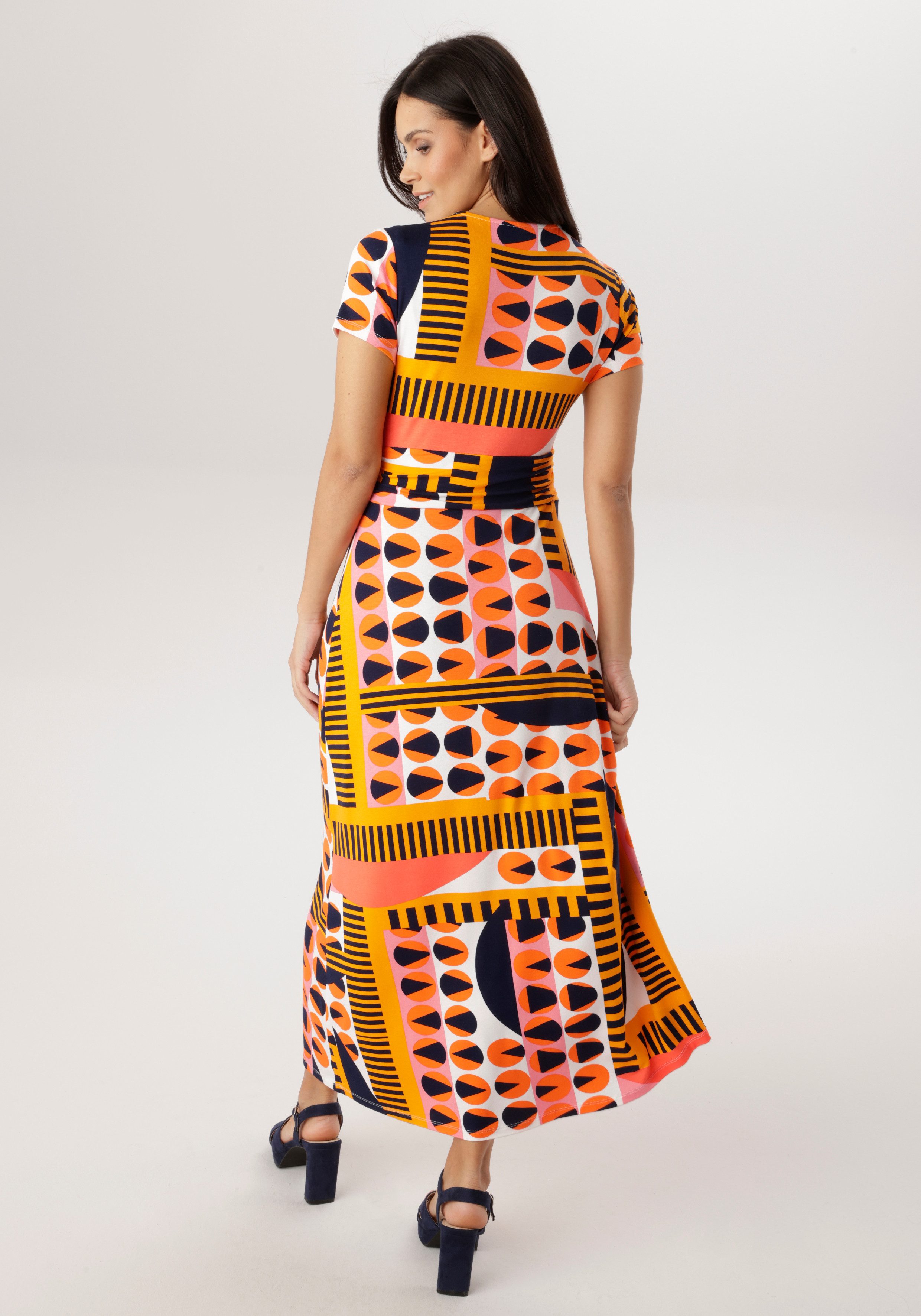 Aniston SELECTED Maxikleid in kräftigen Farbtönen und geometrischer Musterung – Bild 3 von 5