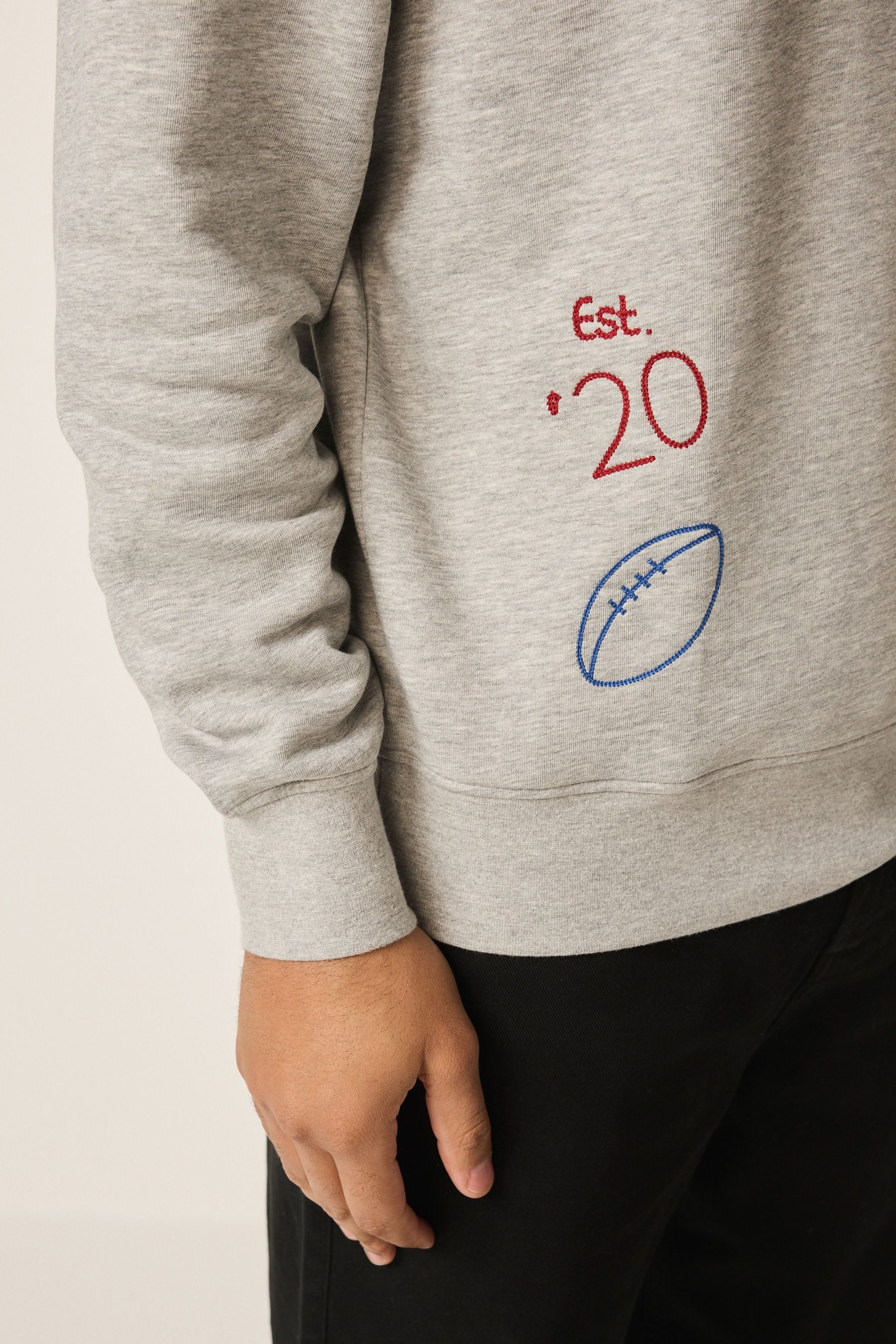 Next Sweater Lizenziertes Sweatshirt mit 1/4-RV und Grafik, NFL (1-tlg)