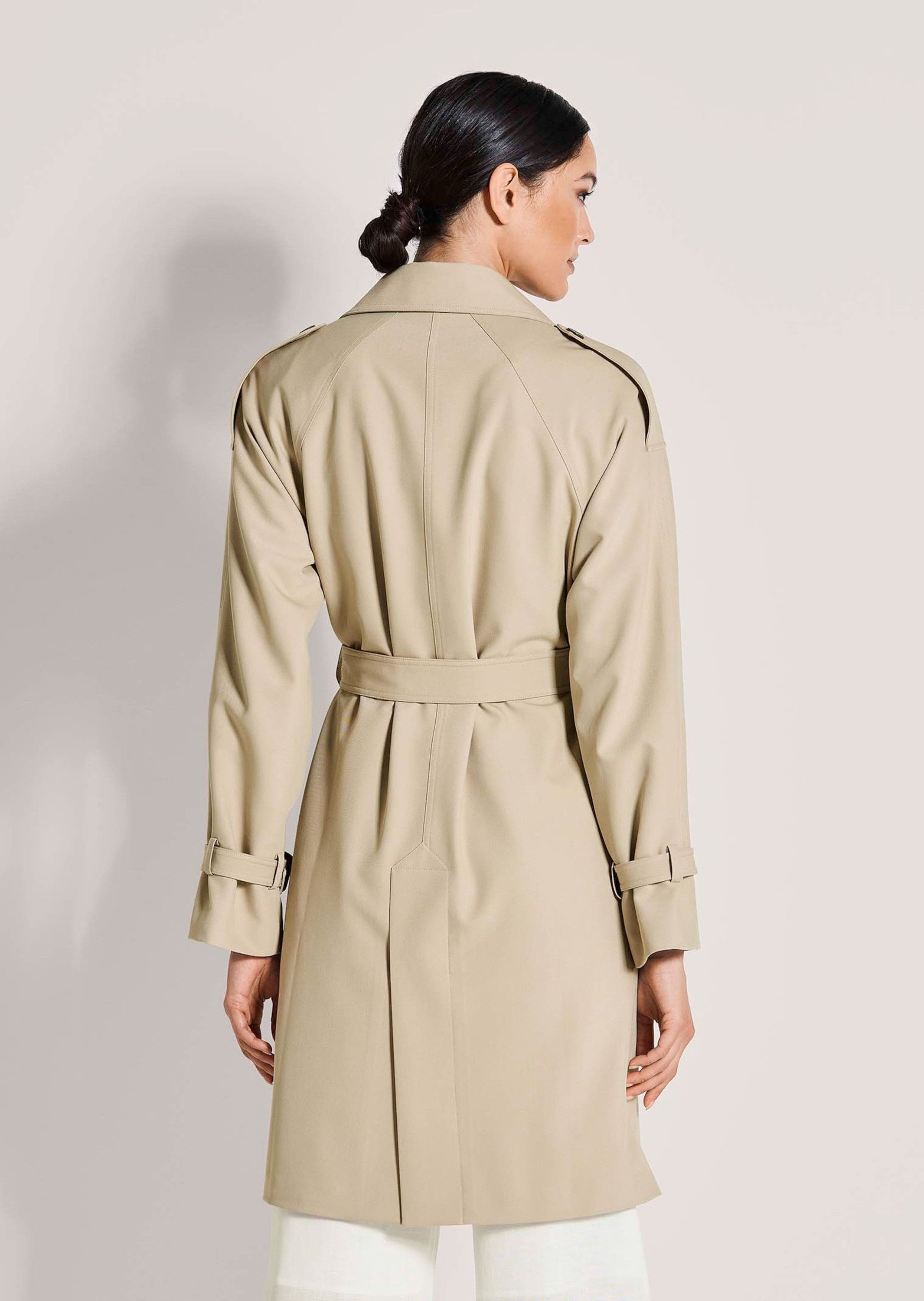 MADELEINE Trenchcoat Eleganter gefütterter Zweireiher Trenchcoat in Longform mit Reverskragen und stilvollen Hornknöpfen