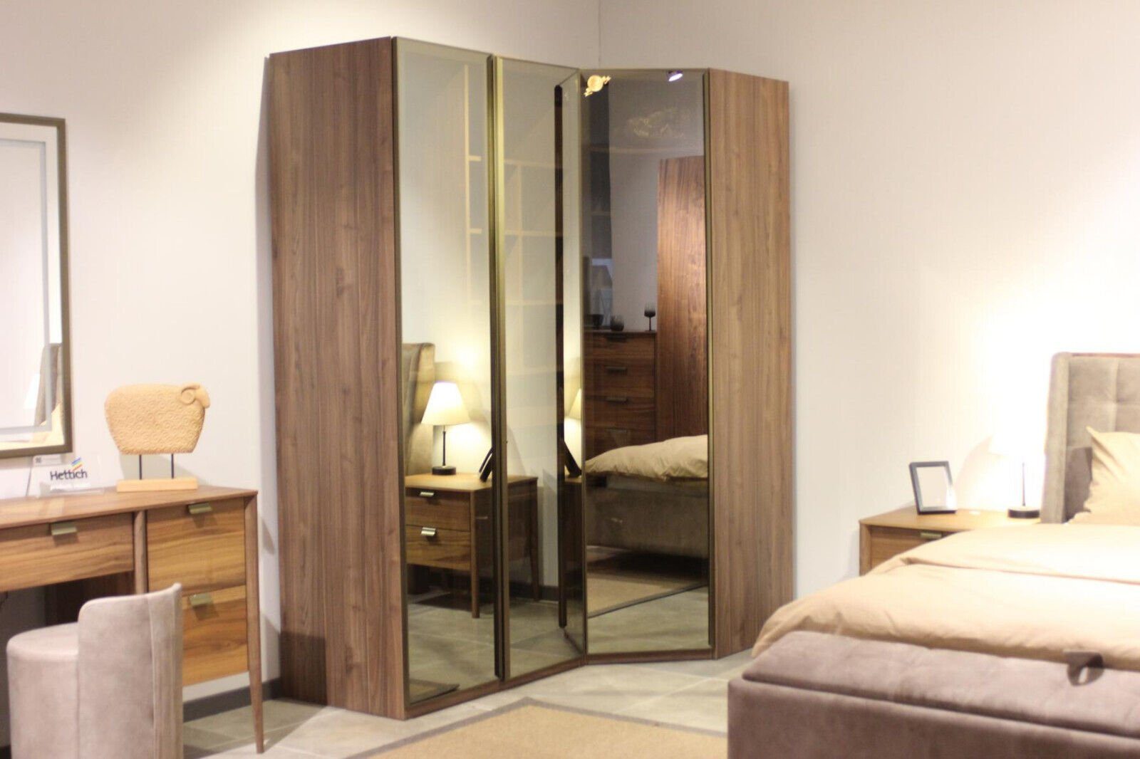 Möbel Made Schlafzimmer in Europa JVmoebel Schrank Kleiderschrank Kleiderschrank Holz