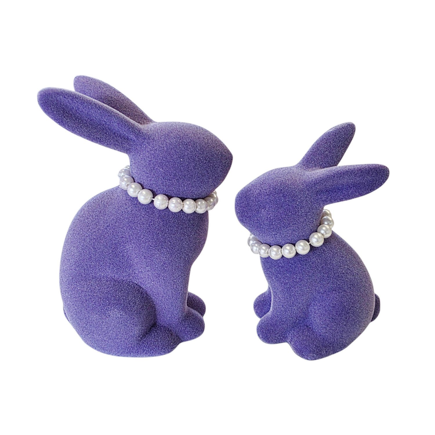 Macosa Home Osterhase mit Perlenkette 2er Set beflockt Lila, Pink oder Grün Steingut (Hasenfigur, Figur Dekohase Dekofigur Ostern Аксессуары для дома Tischdeko), Dekohase Hase Skulptur Oster-Deko Osterdekoration