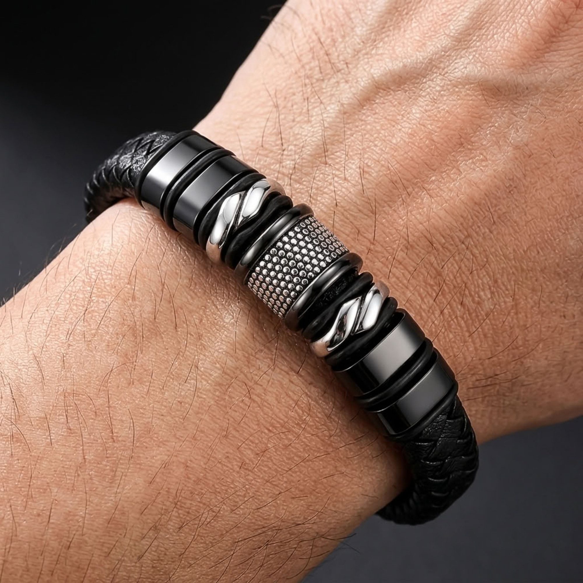 UNIQAL.de Lederarmband „MAMBA“ – Maskulines Design in Schwarz & Silber (Echtleder, Edelsthal, Magnetverschluss mit Verlängerungsglied, perfektes Geschenk, Bewäh – Bild 4 von 5