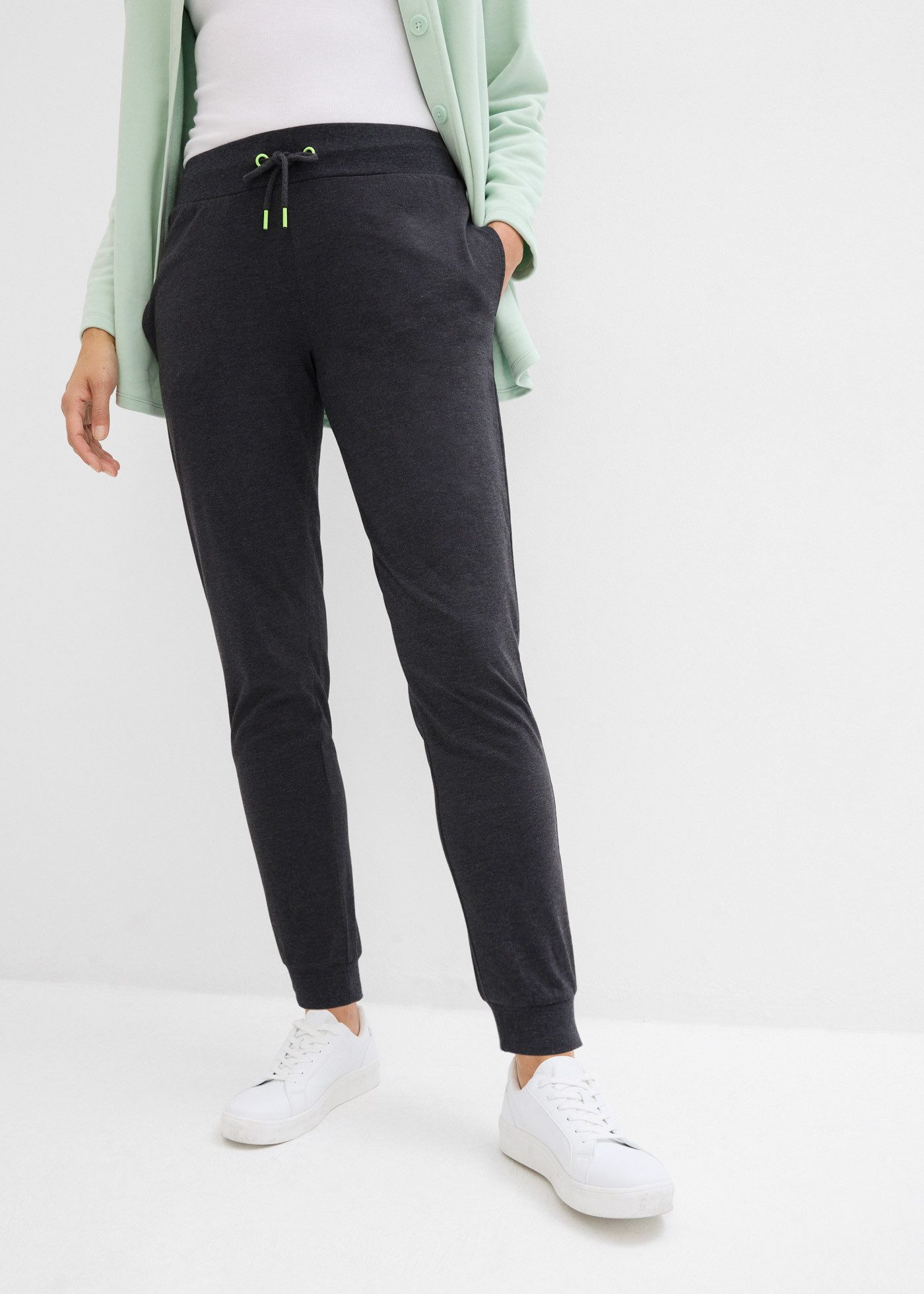 bonprix Jogginghose aus Stretch-Material, lockere Passform, für Frühjahr un günstig online kaufen