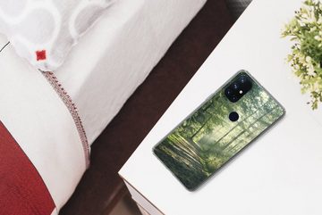 MuchoWow Handyhülle Wald - Weg - Sonne - Bäume - Grün - Natur, Phone Case, Handyhülle OnePlus Nord N10 5G, Silikon, Schutzhülle