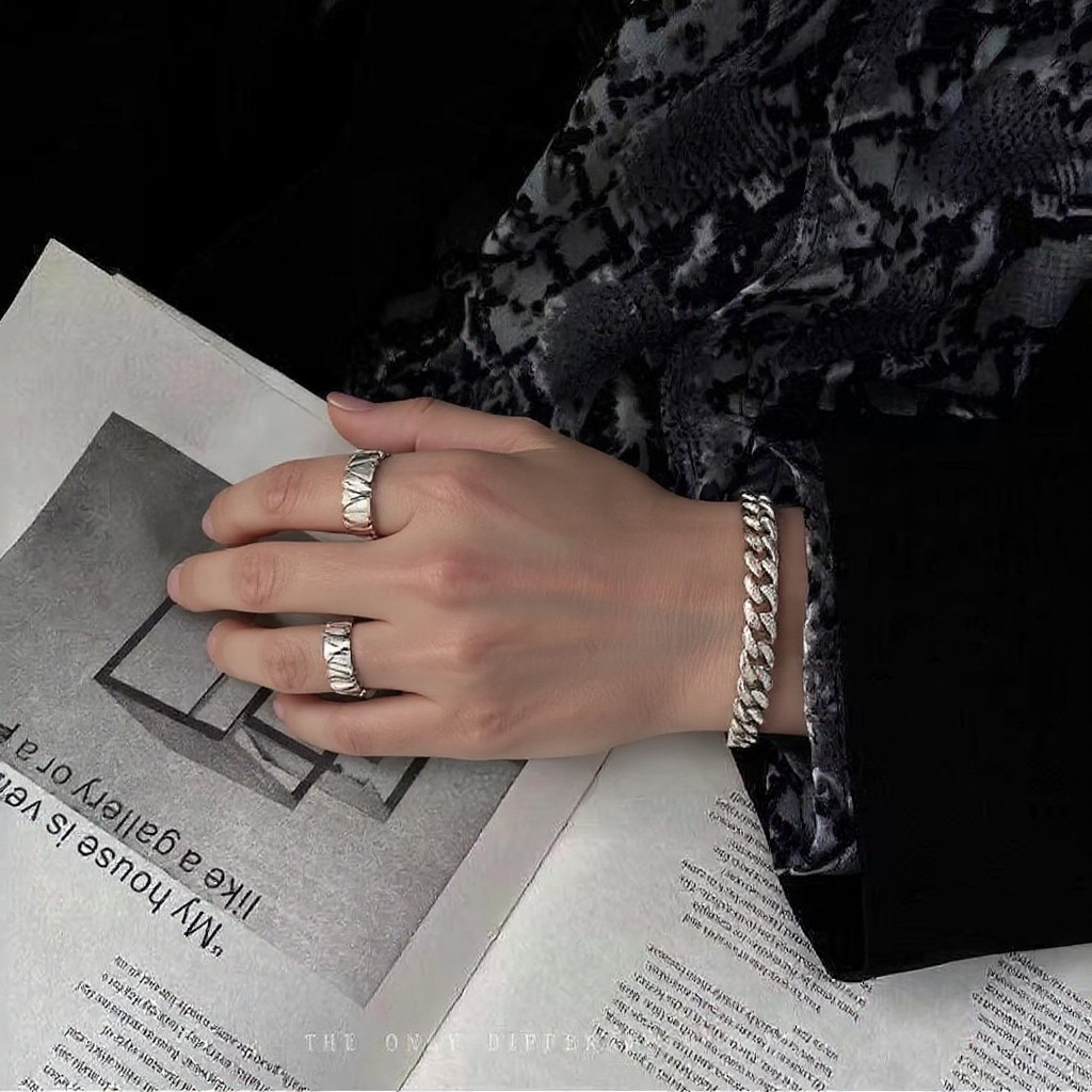 KARMA Fingerring Damenring Silber Schwarz 50-59 (Schmuck Frauen modern, Geschenk für Sie), verstellbarer Ring Damenschmuck Damen