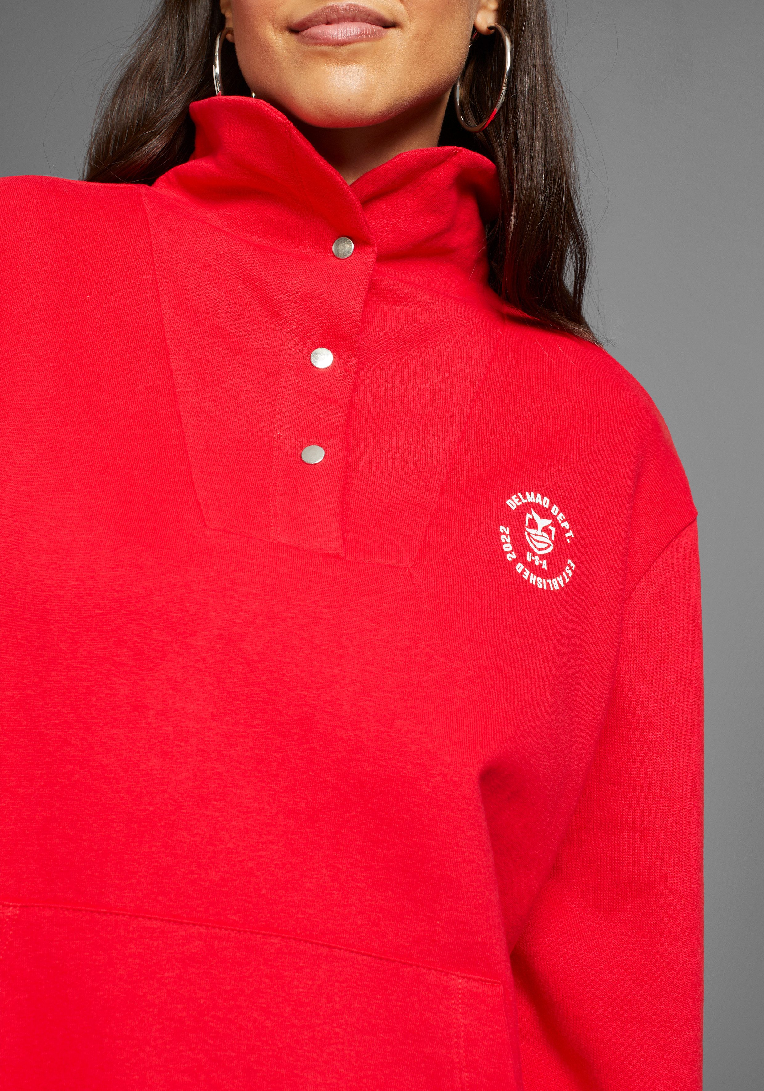 DELMAO Sweatshirt mit Troyer Kragen - NEUE KOLLEKTION. Reduzierter Preis € 19,25. Unverbindliche Preisempfehlung € 39,99