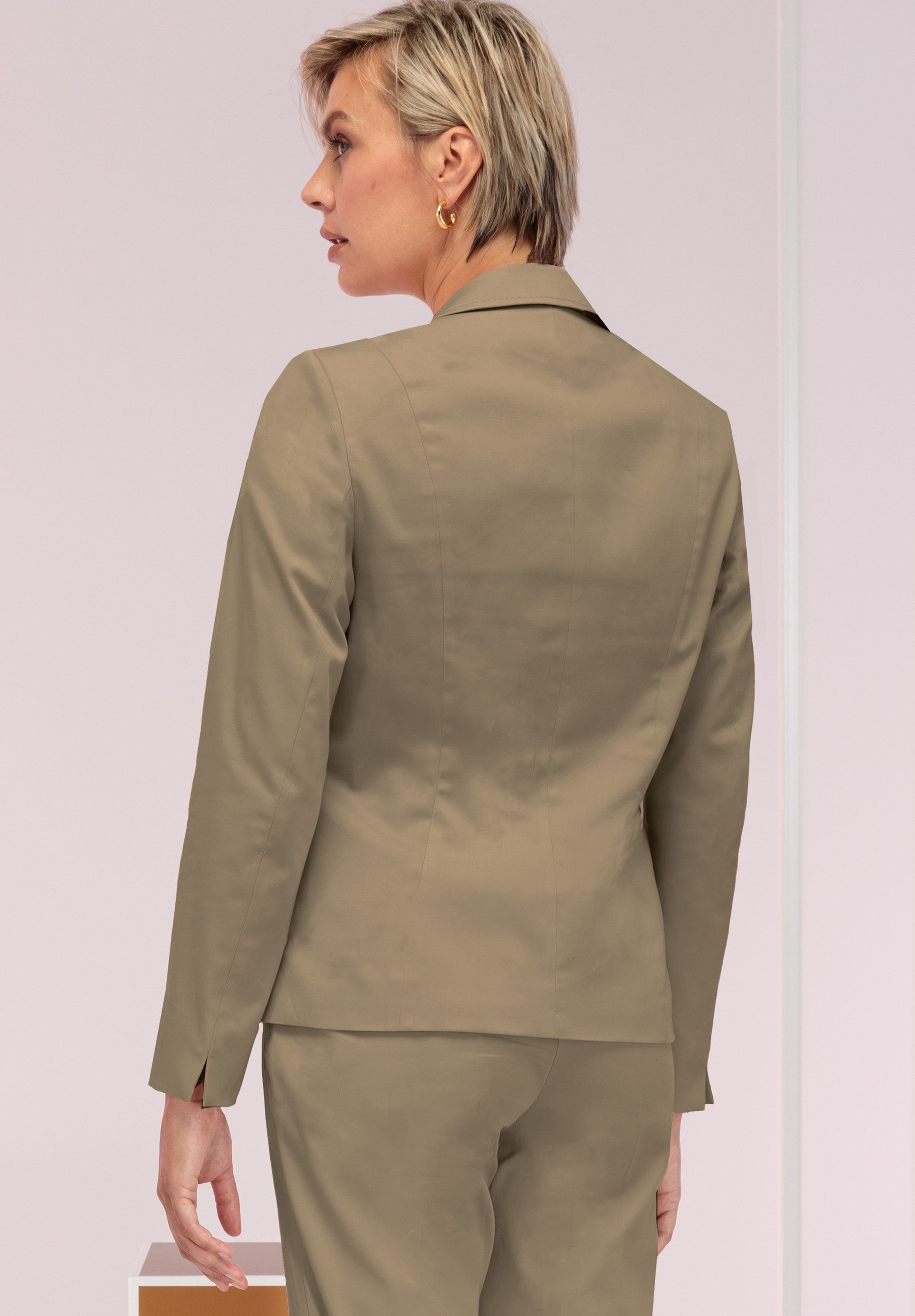 bianca Kurzblazer VIVETTE mit Reverskragen und Innenfutter