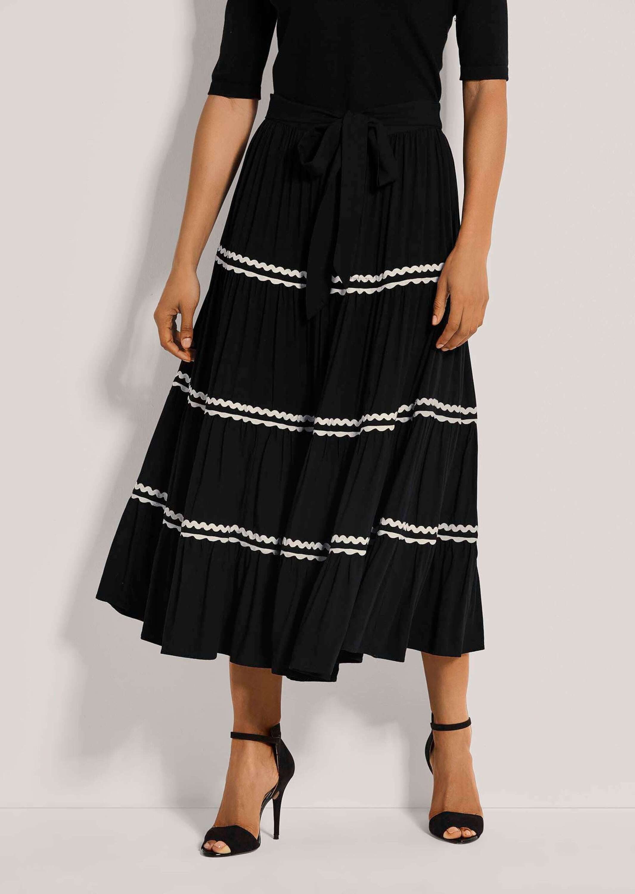 MADELEINE Maxirock Langer Stufenrock zum Schlüpfen