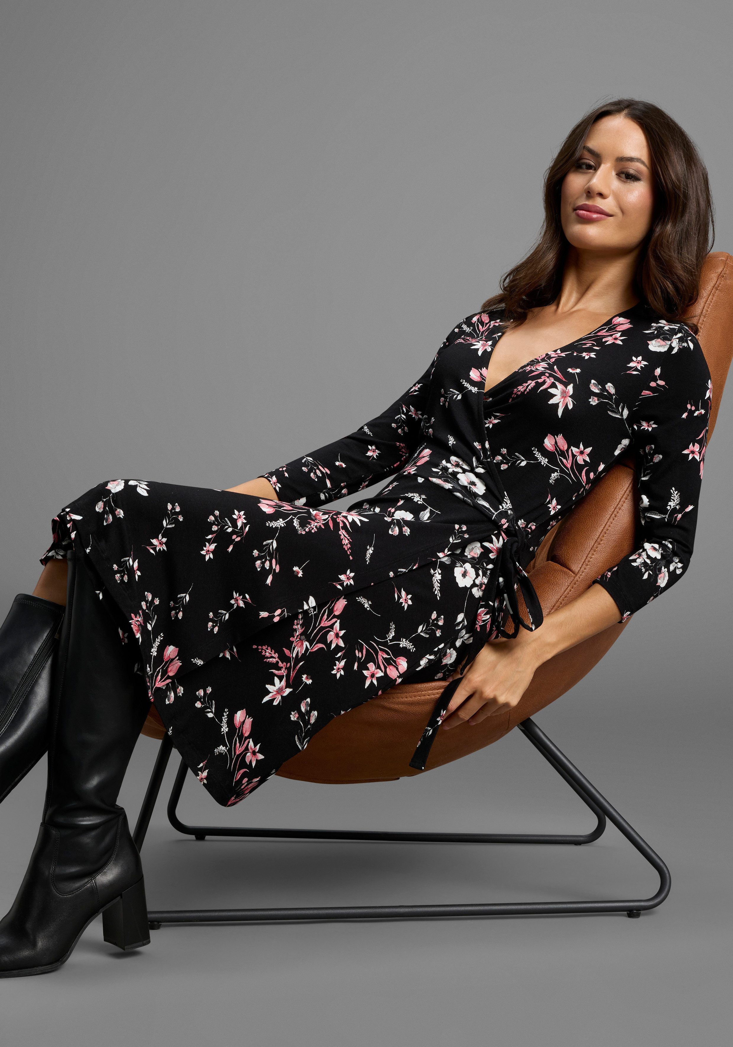 Laura Scott Sommerkleid figurbetonter Schnitt, geblümtes günstig online kaufen