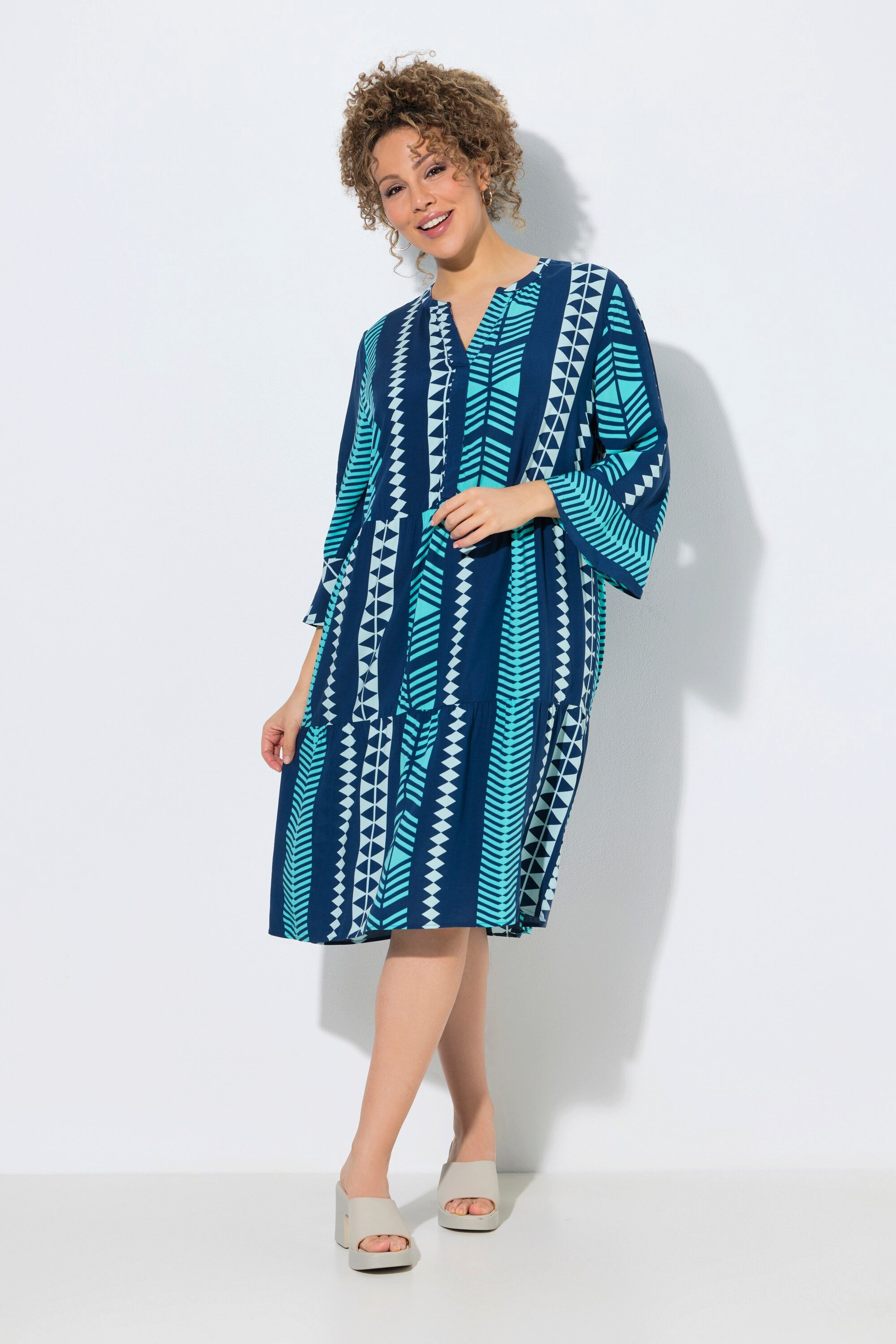 Ulla Popken Midikleid Kleid grafischer Druck Tunika-Ausschnitt 3/4-Arm