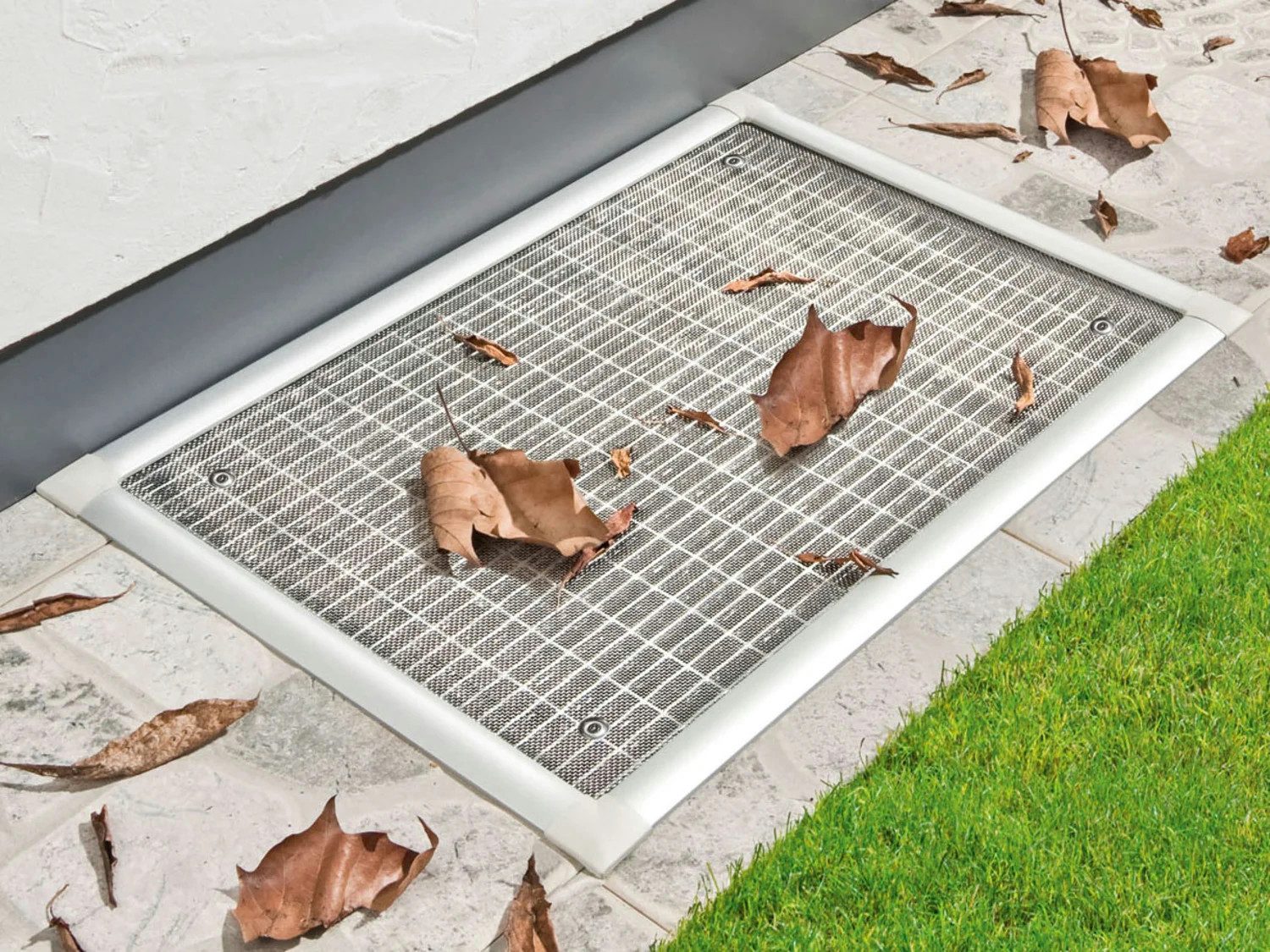 LIVARNO Lichtschachtabdeckung Livarno Home Lichtschachtabdeckung Alu, (Komplettbausatz, 1-St., Lichtschachtabdeckung), teleskopierbar 67-115 x 36-50 cm