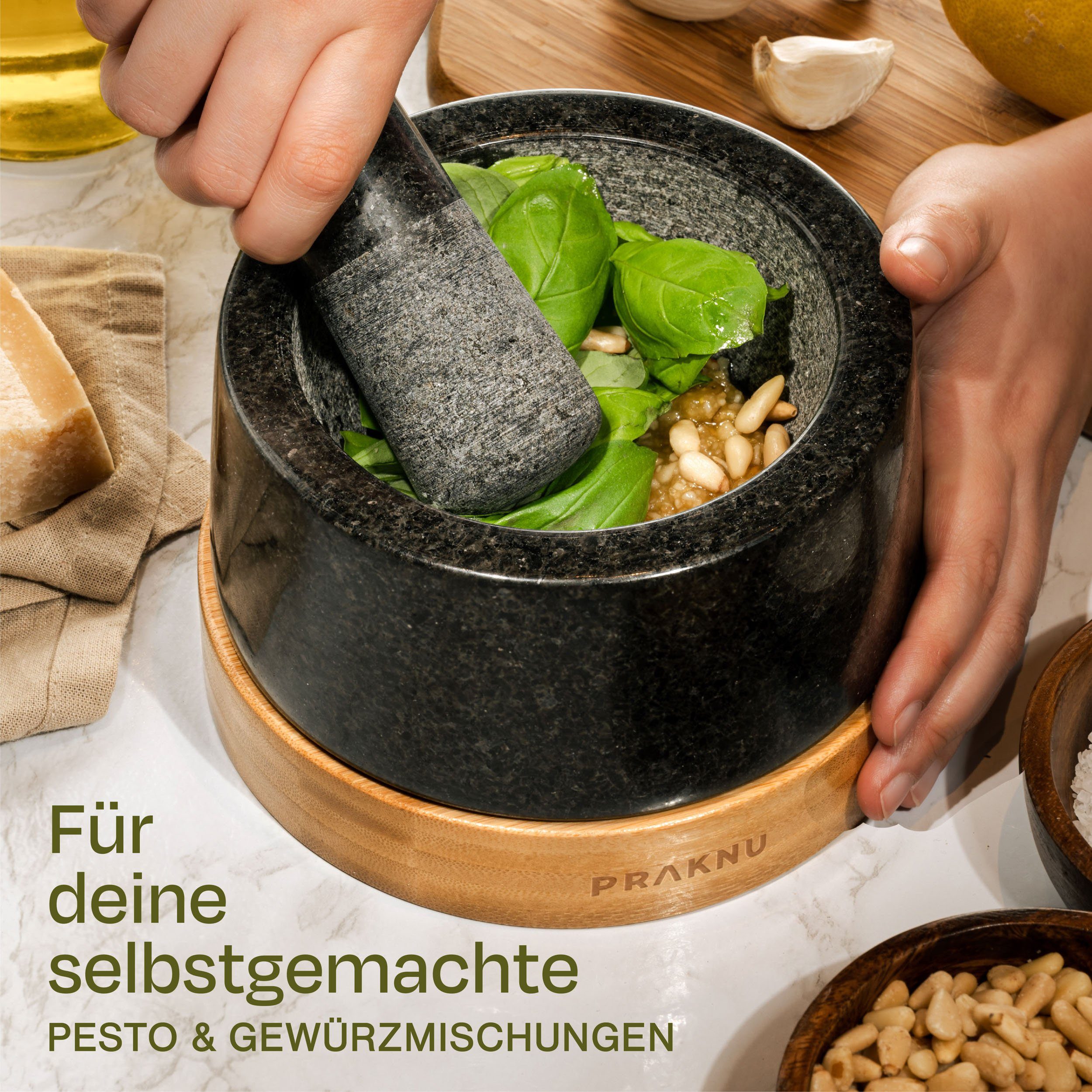Praknu Mörser Mörser mit Stößel aus Granit - Für ein feines Mahlergebnis - Mit, Für ein feines Mahlergebnis - Untersetzer aus nachhaltigem FSC Holz
