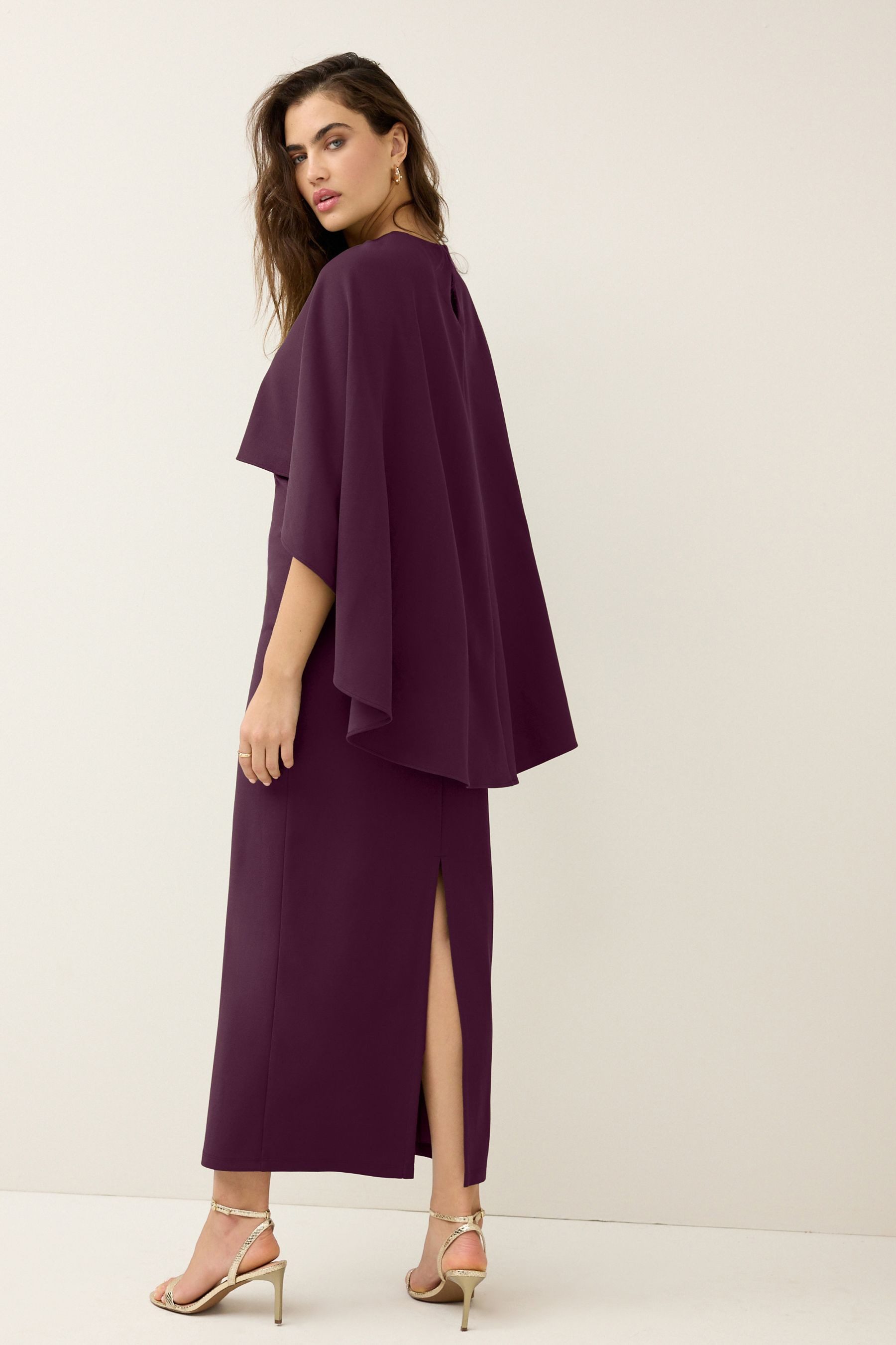 Next Maxikleid Maxikleid mit Cape (1-tlg)