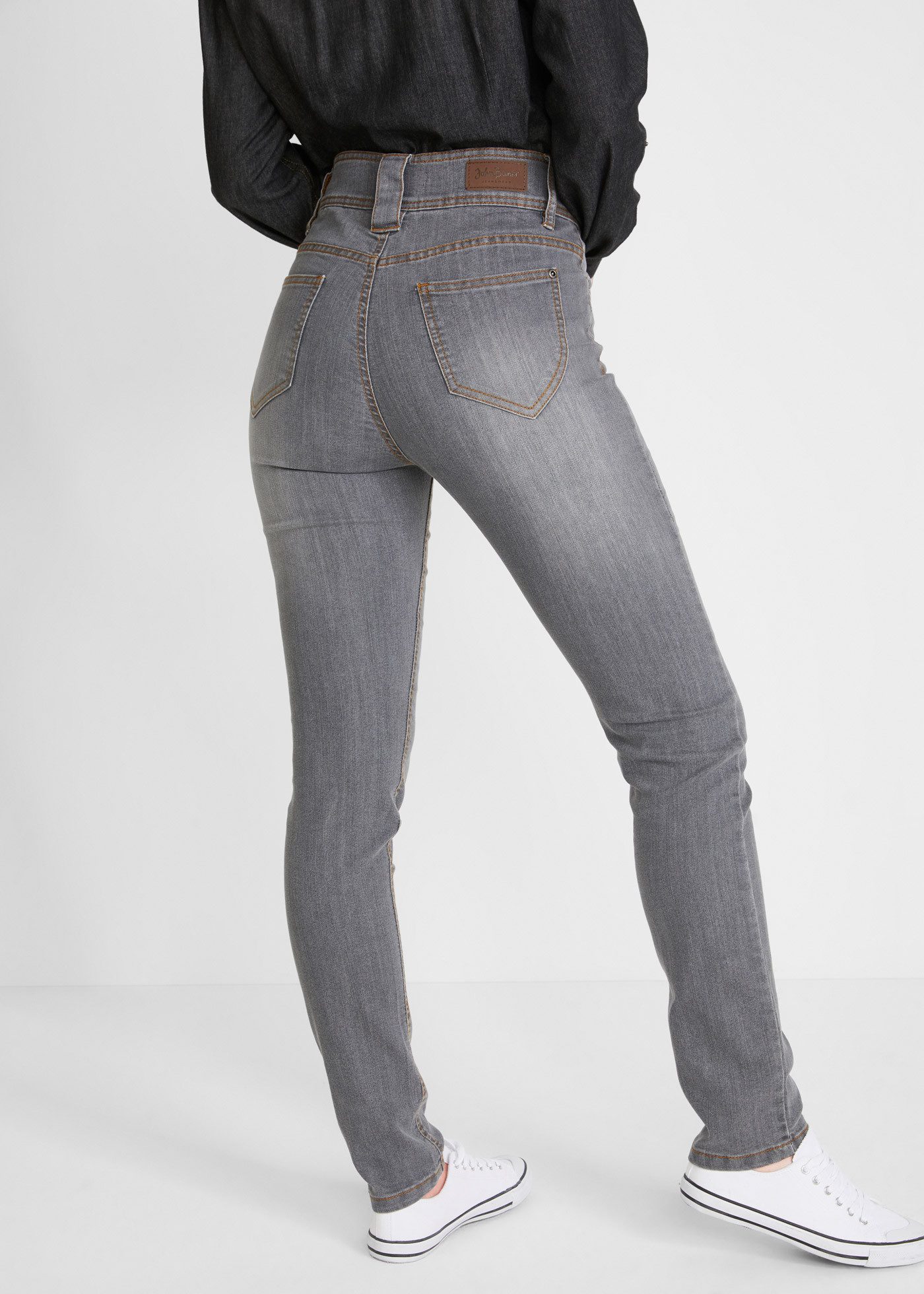 bonprix Slim-fit-Jeans Skinny fit Passform, mit Eingrifftaschen und Gesäßtaschen