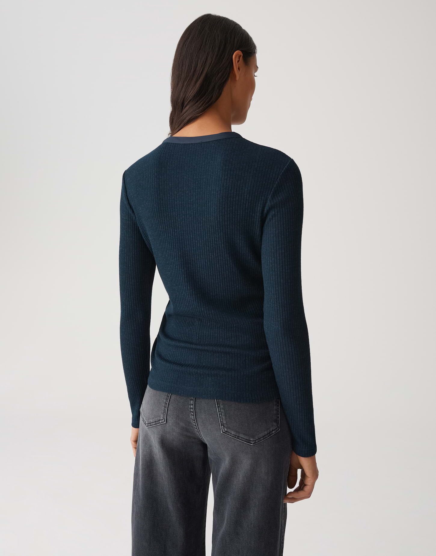 OPUS Longsleeve SIMOLU mit feiner Rippstruktur Henley Ausschnitt, figurbetonte Passform, kurze Knopfleiste