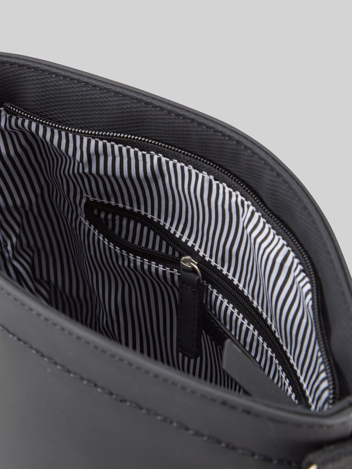 TOM TAILOR Umhängetasche Bags, TTERIN M Umhängetasche aus Lederimitat