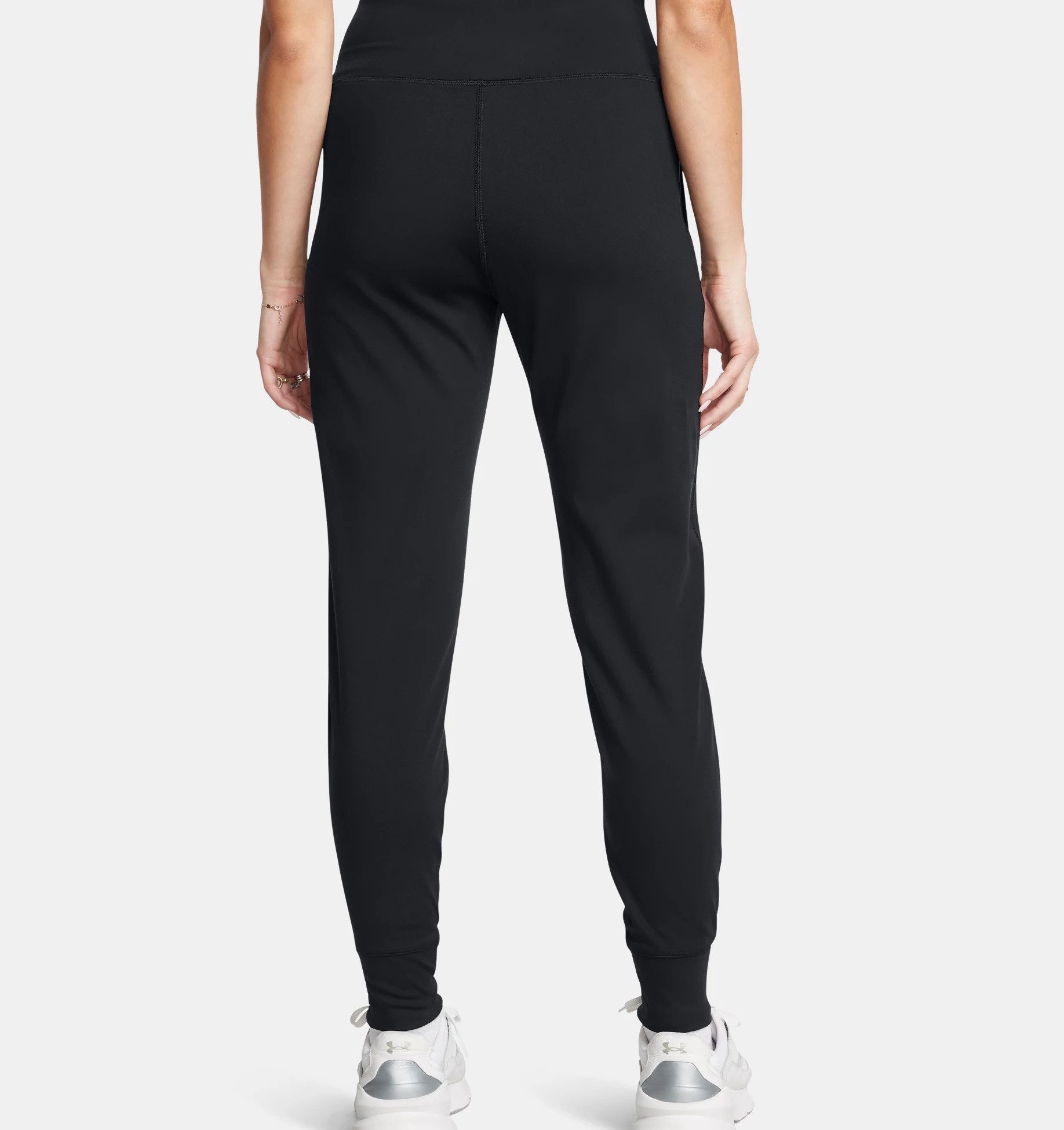 Under Armour® Trainingshose MOTION JOGGER sportlicher Stil, leichtes Material, mit Elasthan-Anteil