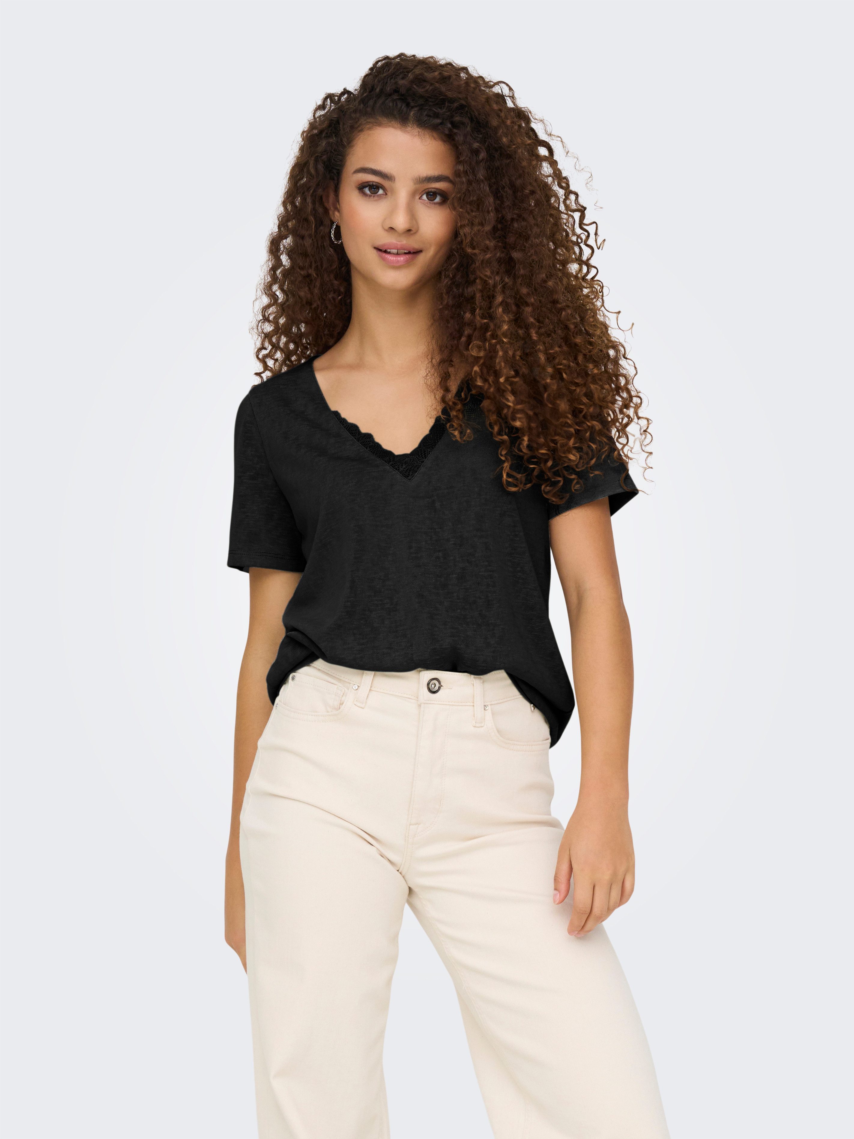 V-Shirt ONLZOLA LIFE S/S V-NECK LACE TOP JRS