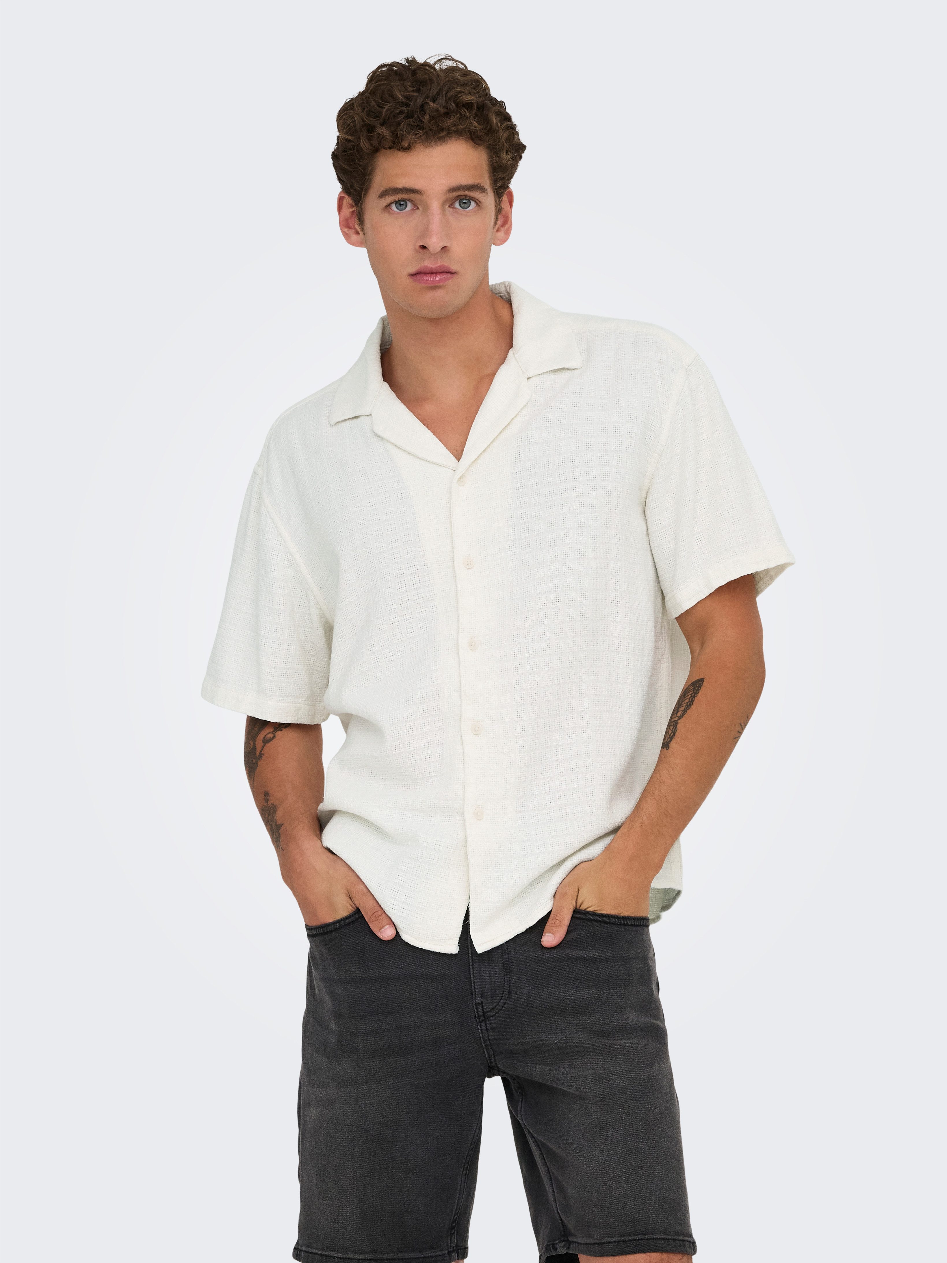 ONLY & SONS Kurzarmhemd ONSLATHAM RLXSS RESORT LINEN STRUC 0257 Viskose mit Leinen, normal geschnitten