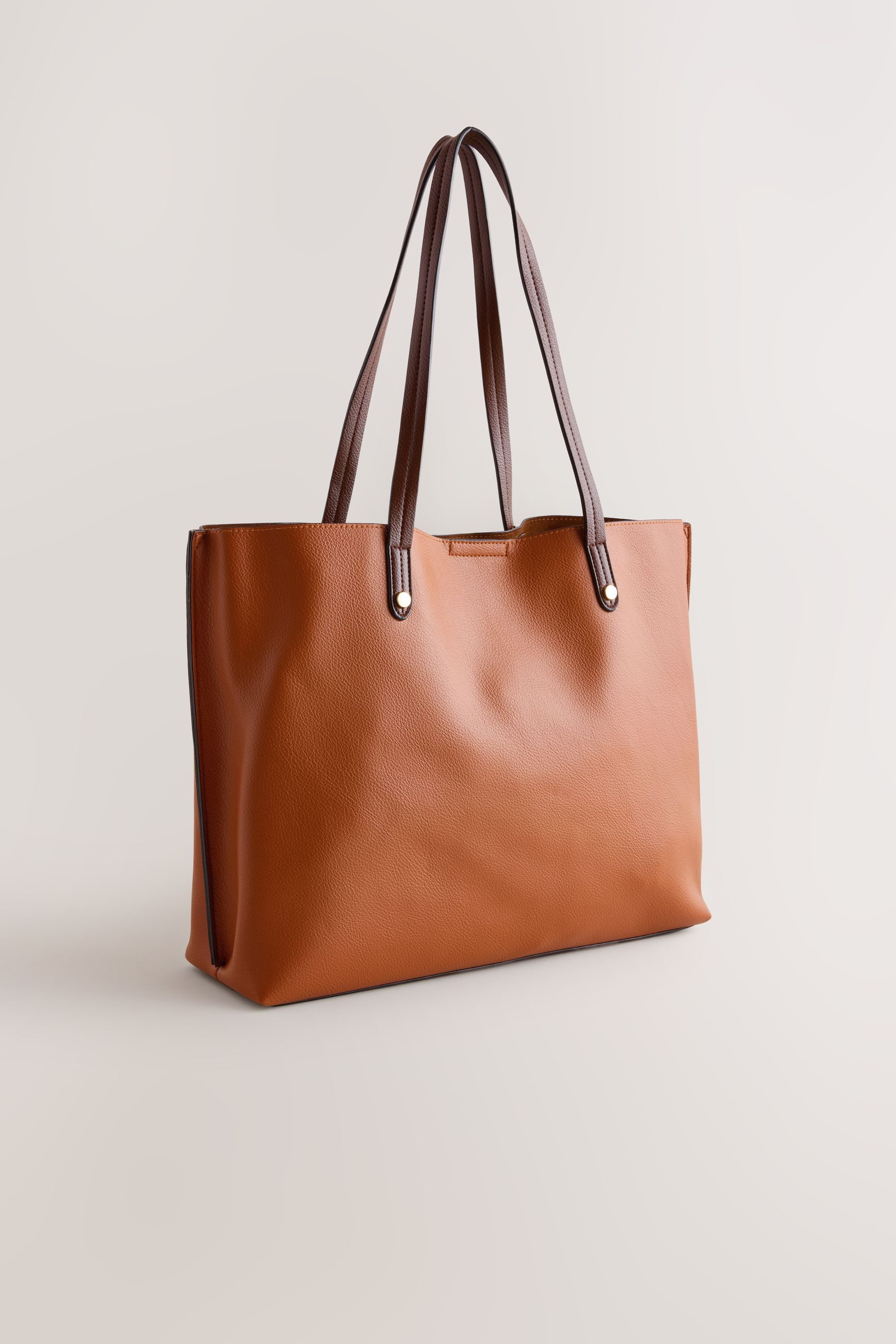 Next Schultertasche Handtasche mit Anhänger (1-tlg)