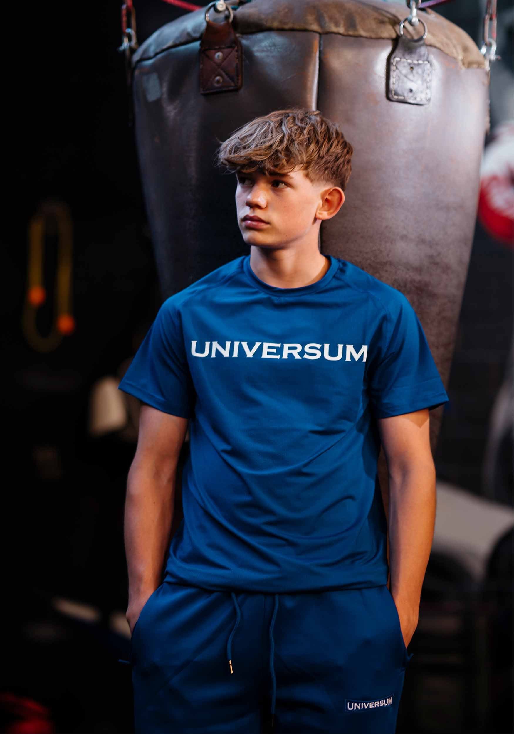 Universum Sportwear Funktionsshirt T-Shirt Abgerundeter Saum Sportlicher Schulterschnitt, Figurbetont und elastisch blau