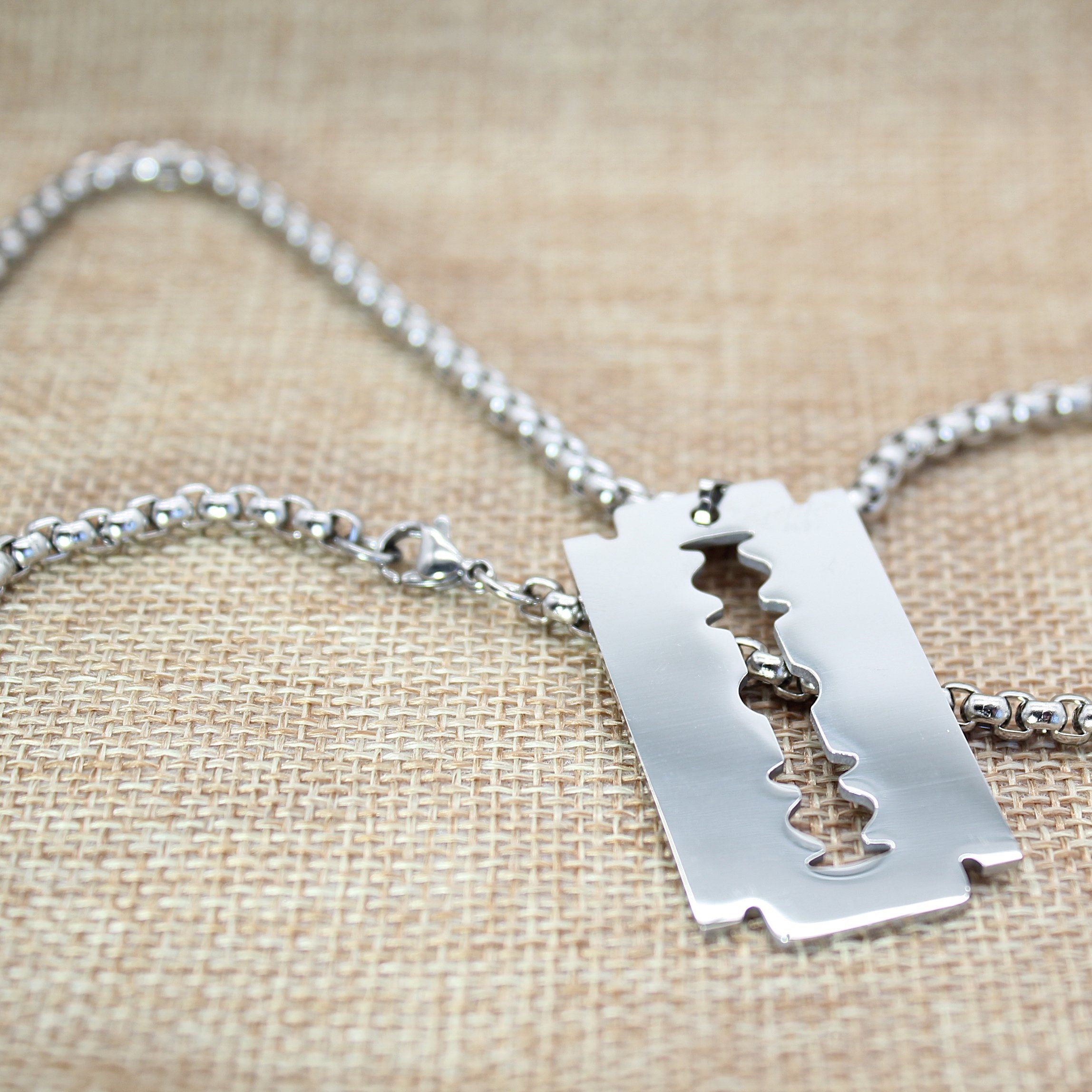 ELLAWIL Kette mit Anhänger Edelstahlkette Kette mit Rasierklinge Anhänger H günstig online kaufen