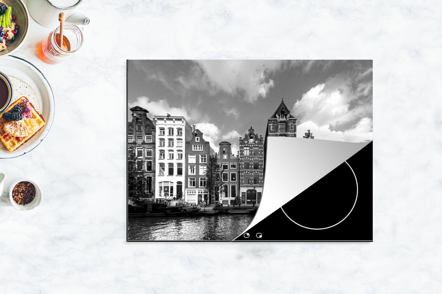 70x52 Herengracht Amsterdam tlg), nutzbar, Ceranfeldabdeckung Herdblende-/Abdeckplatte in cm, Mobile Arbeitsfläche Vinyl, und schwarz weiß, - (1 MuchoWow