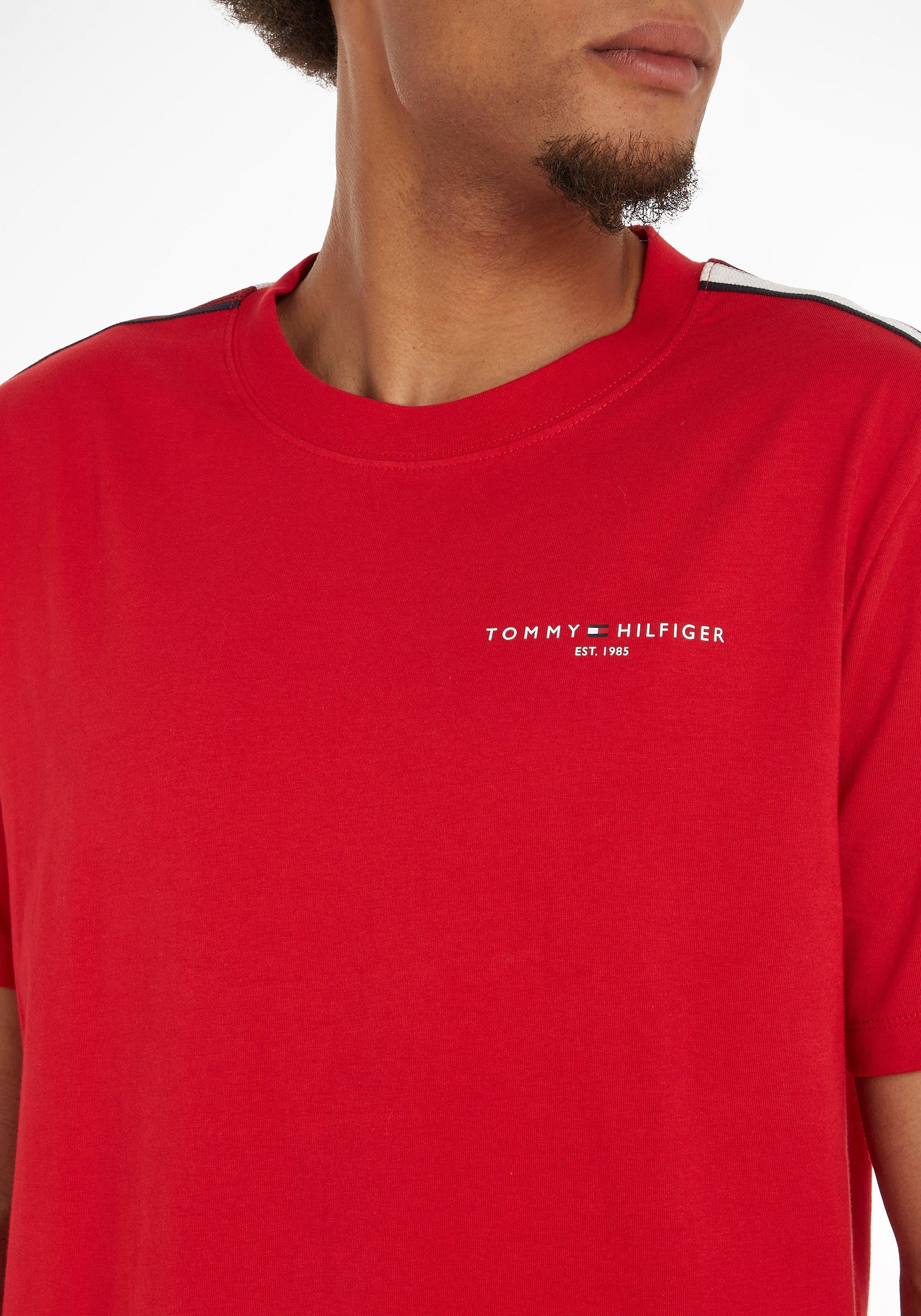 TEE STRIPE Rundhalsshirt Hilfiger mit Tommy beiden PREP GLOBAL an Streifen in Red Ärmeln Primary TH-Farben