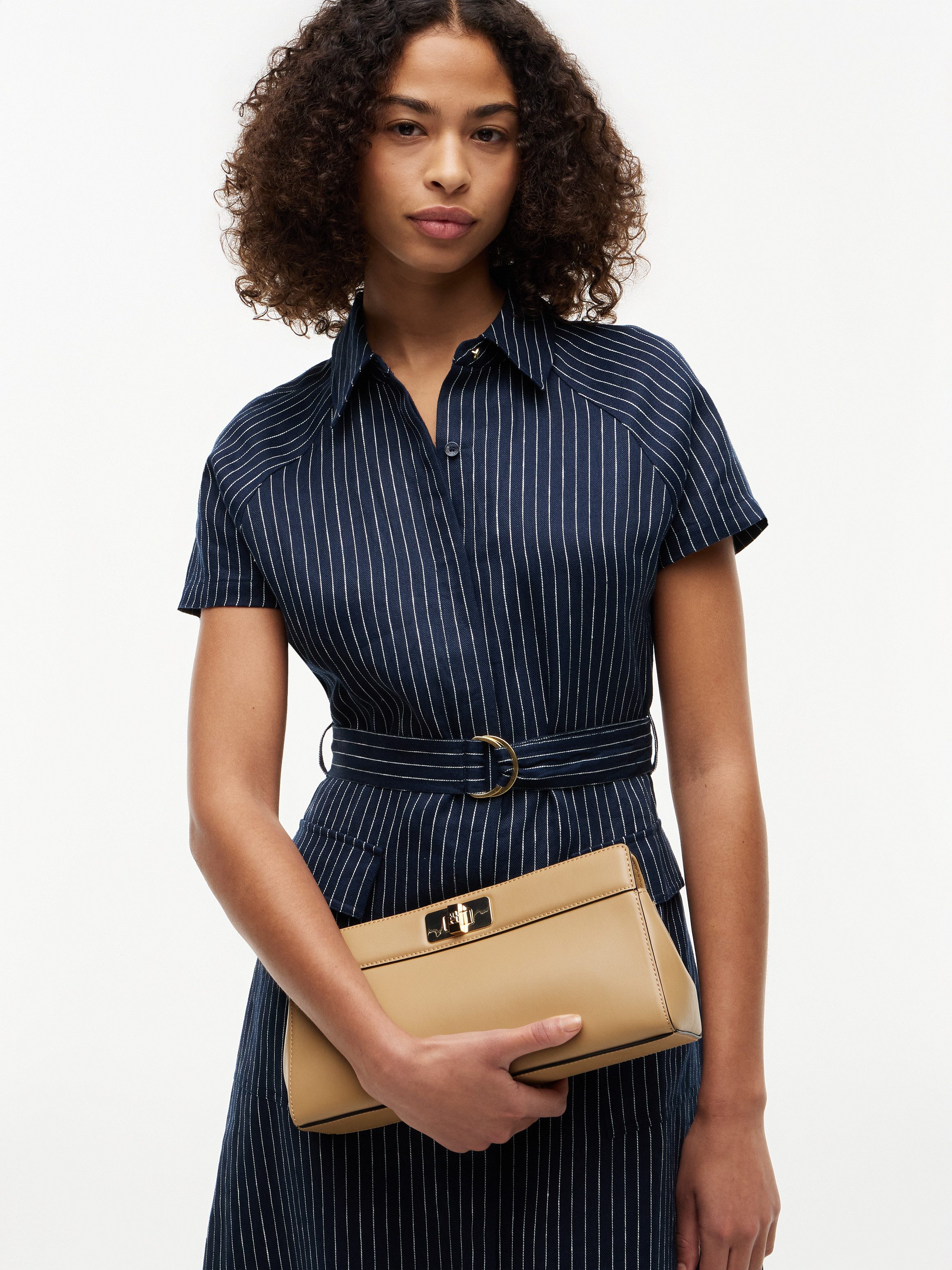 Tommy Hilfiger Clutch TH MODERN CLUTCH, Damen Umhängetasche, Handtasche mit goldfarberem Umhängeriemen