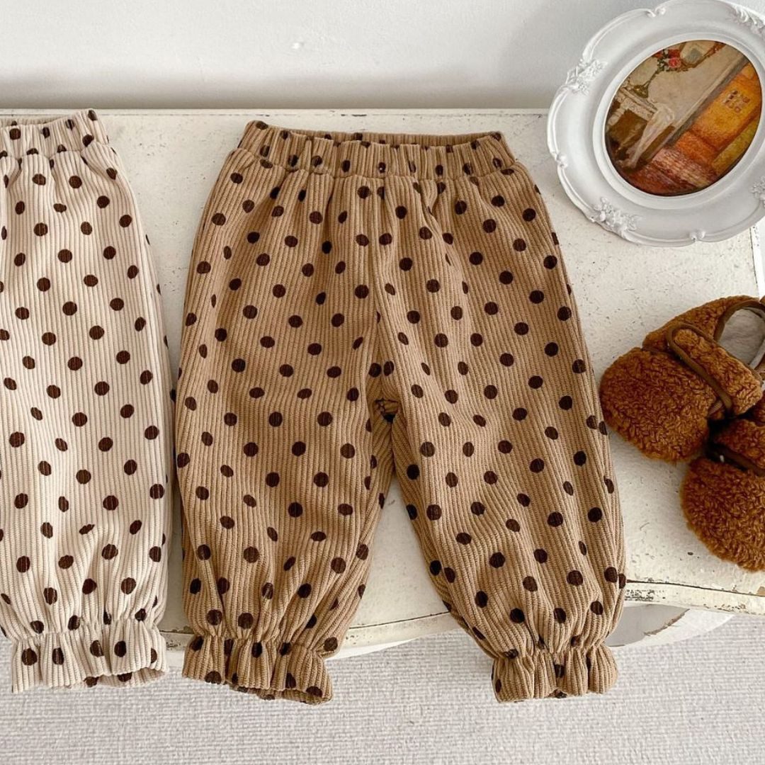 suebidou Cordhose Wunderschöne Hose mit Punkten toffee für Kinder nachhaltig, kreativ