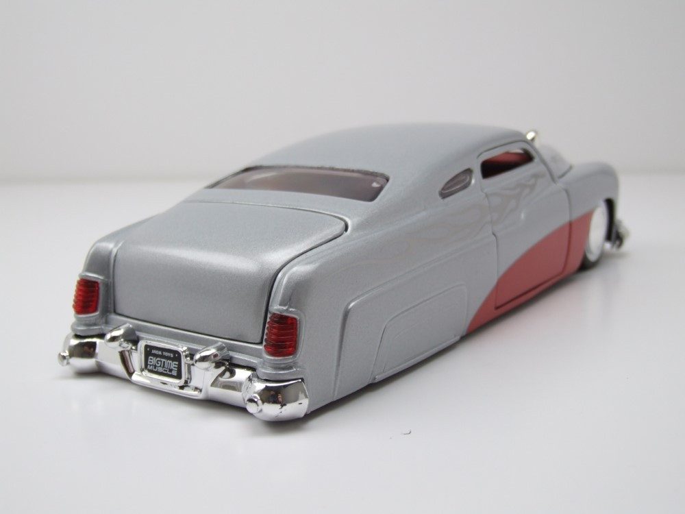 JADA Modellauto Mercury Coupe 1951 silber rot, Maßstab 1:24