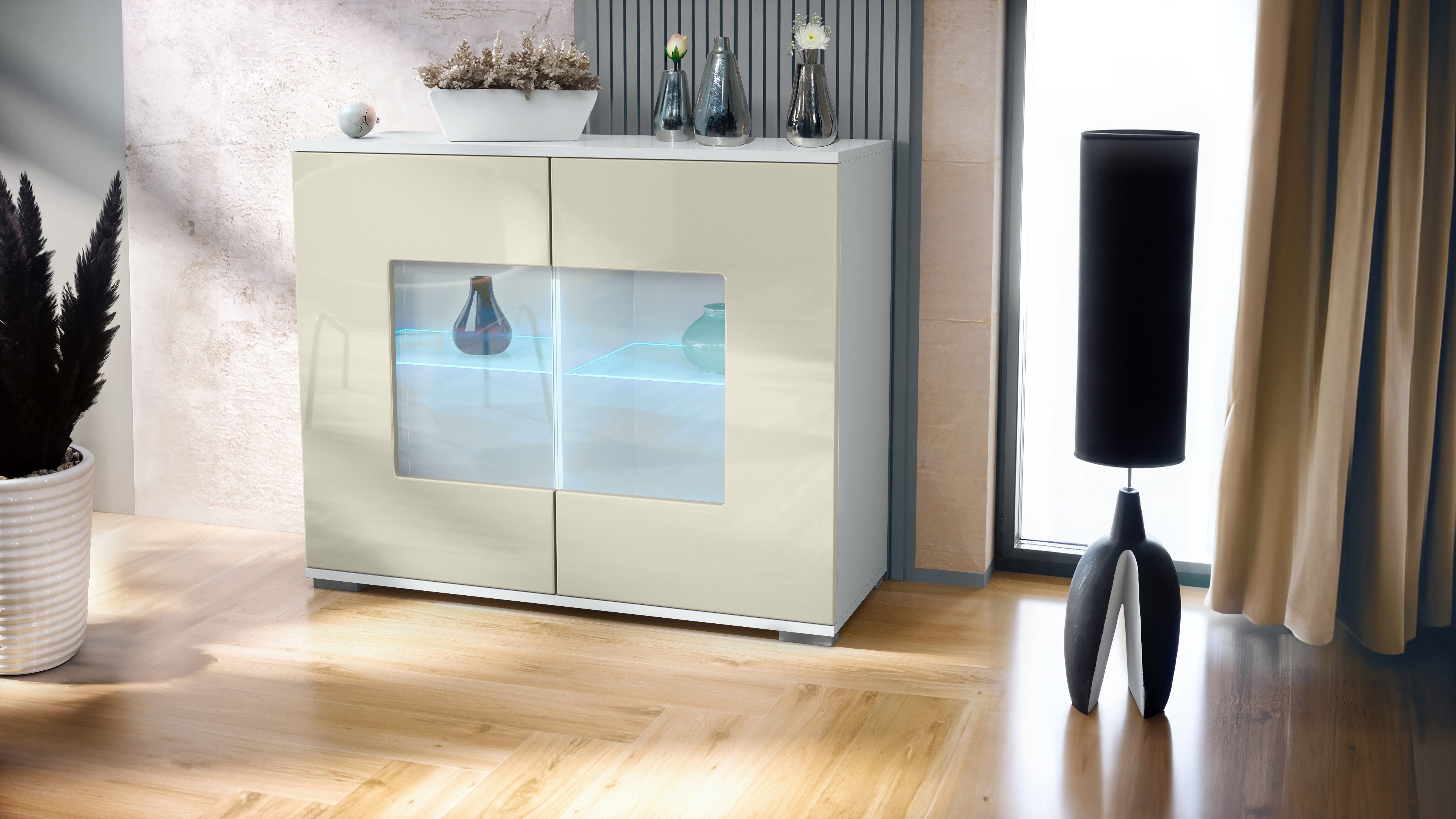 Vladon Kommode Grömitz V3 (Moderner Küchenschrank, mit 2 großen Glastüren inkl. RGB Beleuchtung), Weiß matt / Creme Hochglanz (92,5 x 75.5 x 35)