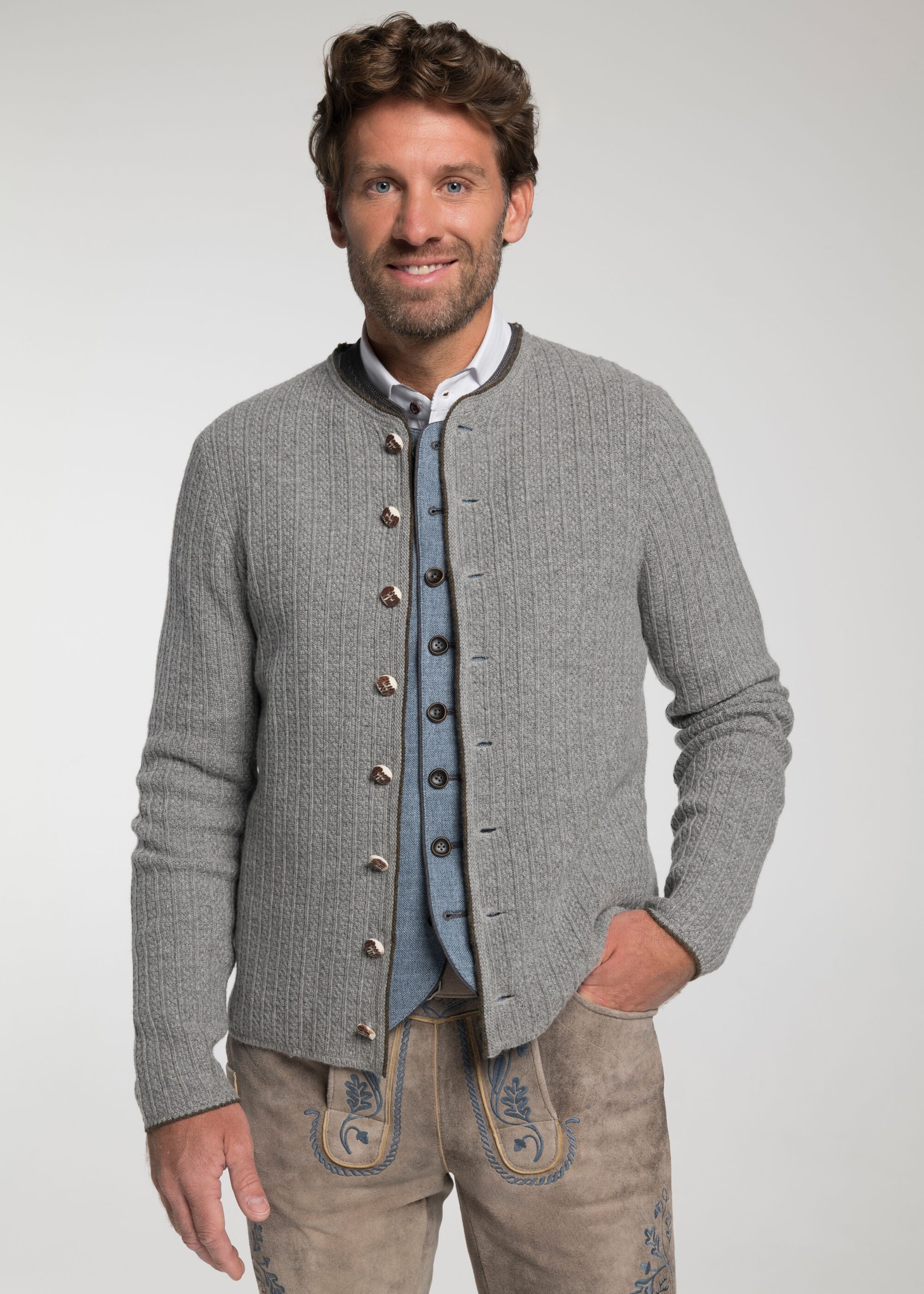Spieth & Wensky Trachtenstrickjacke Gerber (1-tlg) mit Holzknöpfe günstig online kaufen