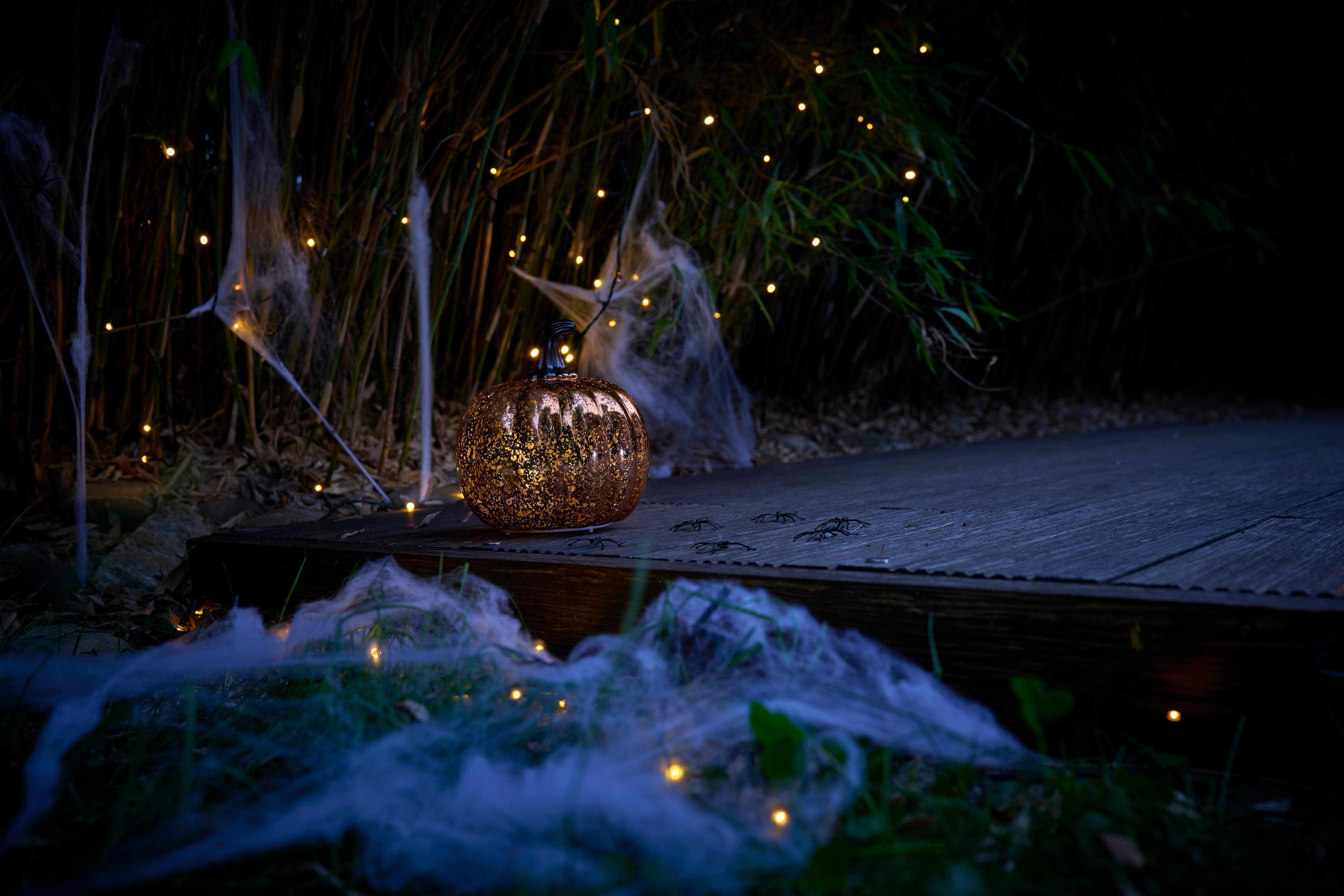 Northpoint LED Dekofigur Halloween Batterie Deko LED Schädellicht mit 2xAA Batterien