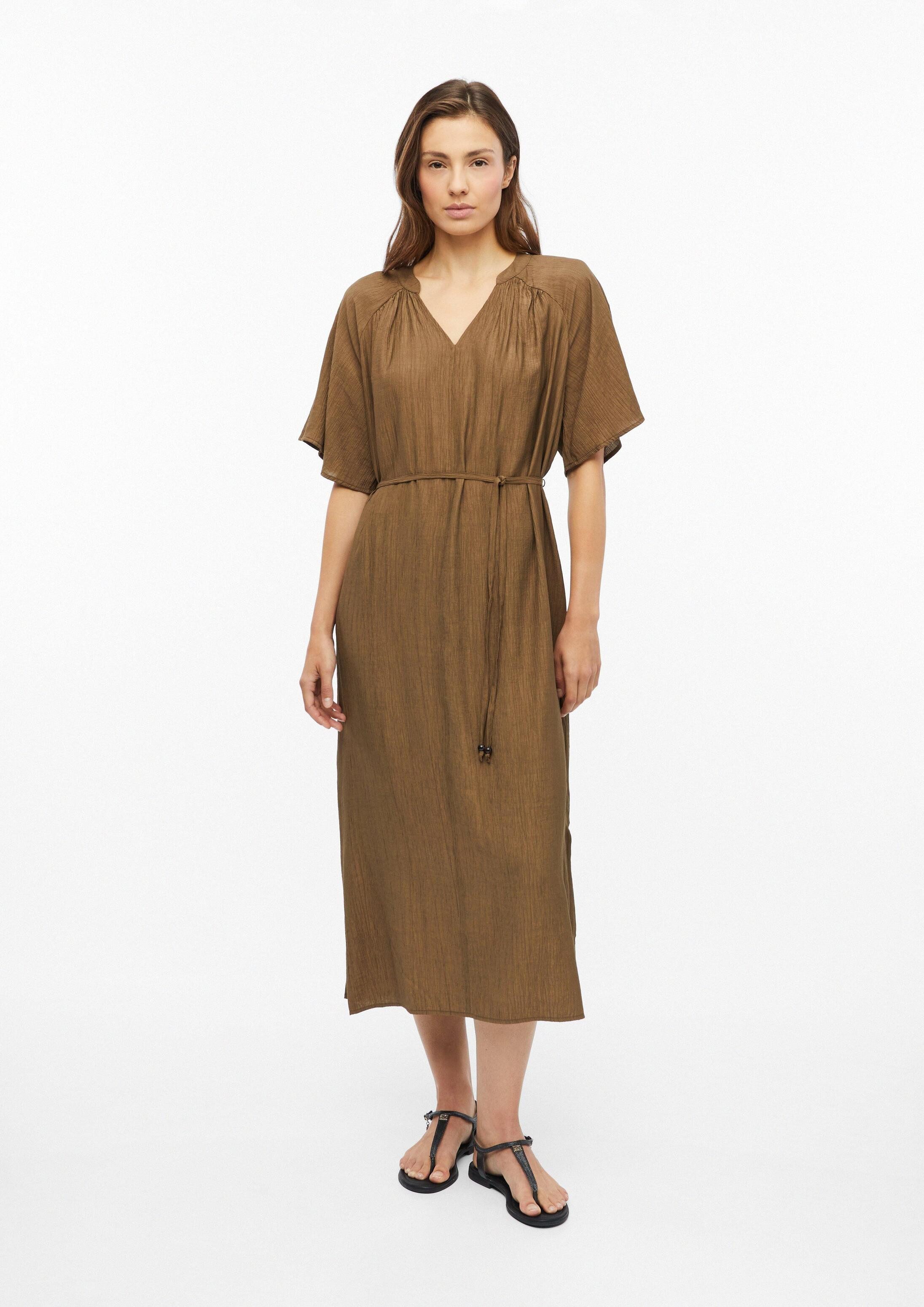 s.Oliver Midikleid Kleid Strukturiertes Viskosemix-Kleid im Relaxed Fit – Bild 5 von 5