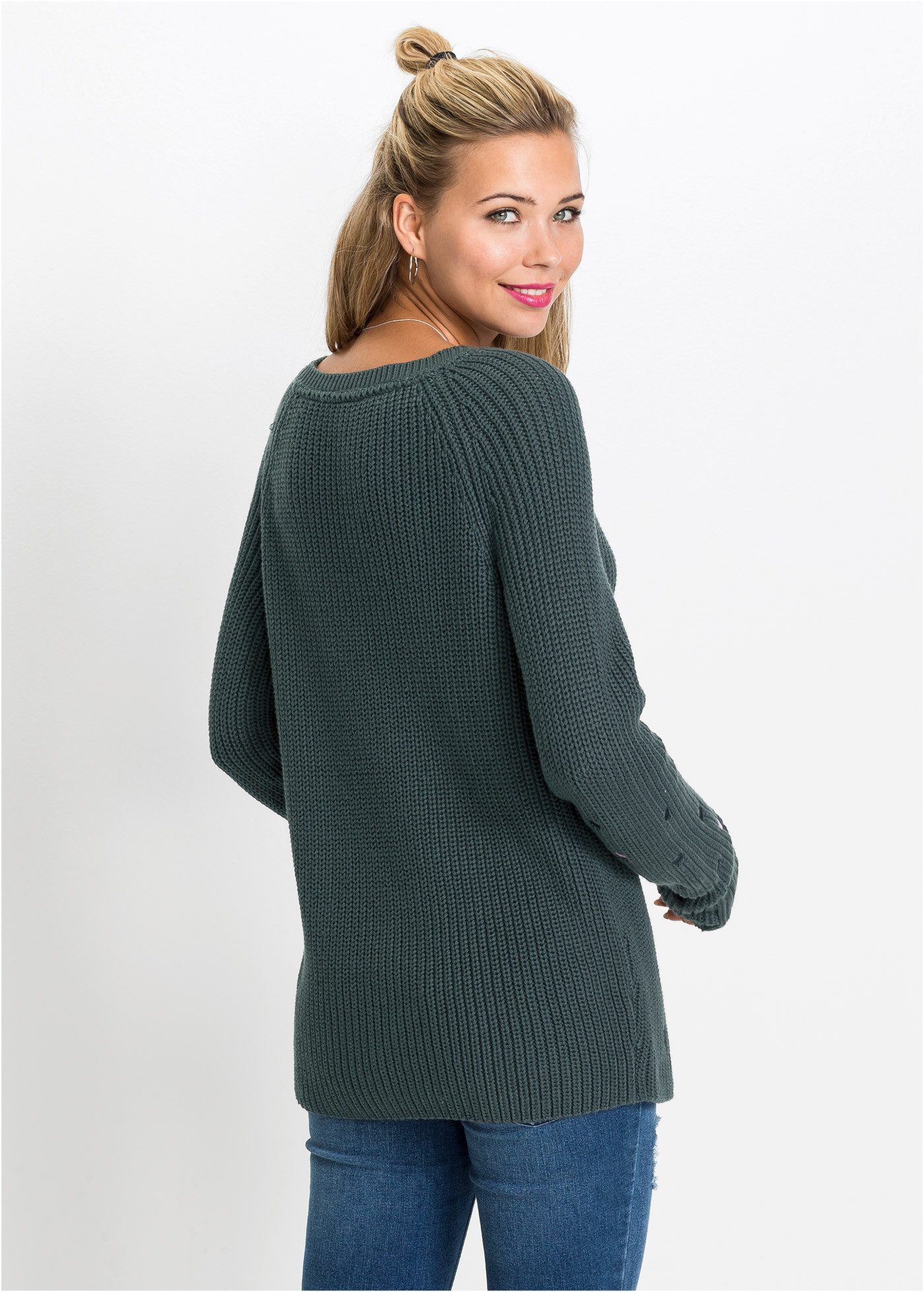 bonprix Strickpullover aus Baumwoll-Rippstrick, weiter Rundhalsausschnitt, Herzen-Stickereien