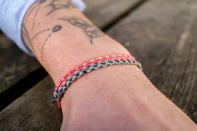 Made by Nami Freundschaftsarmband 2er Set Boho Surfer Armand Damen & Herren Geflochtenes Stoff Armband (Set, 2), Wasserfest & Verstellbar