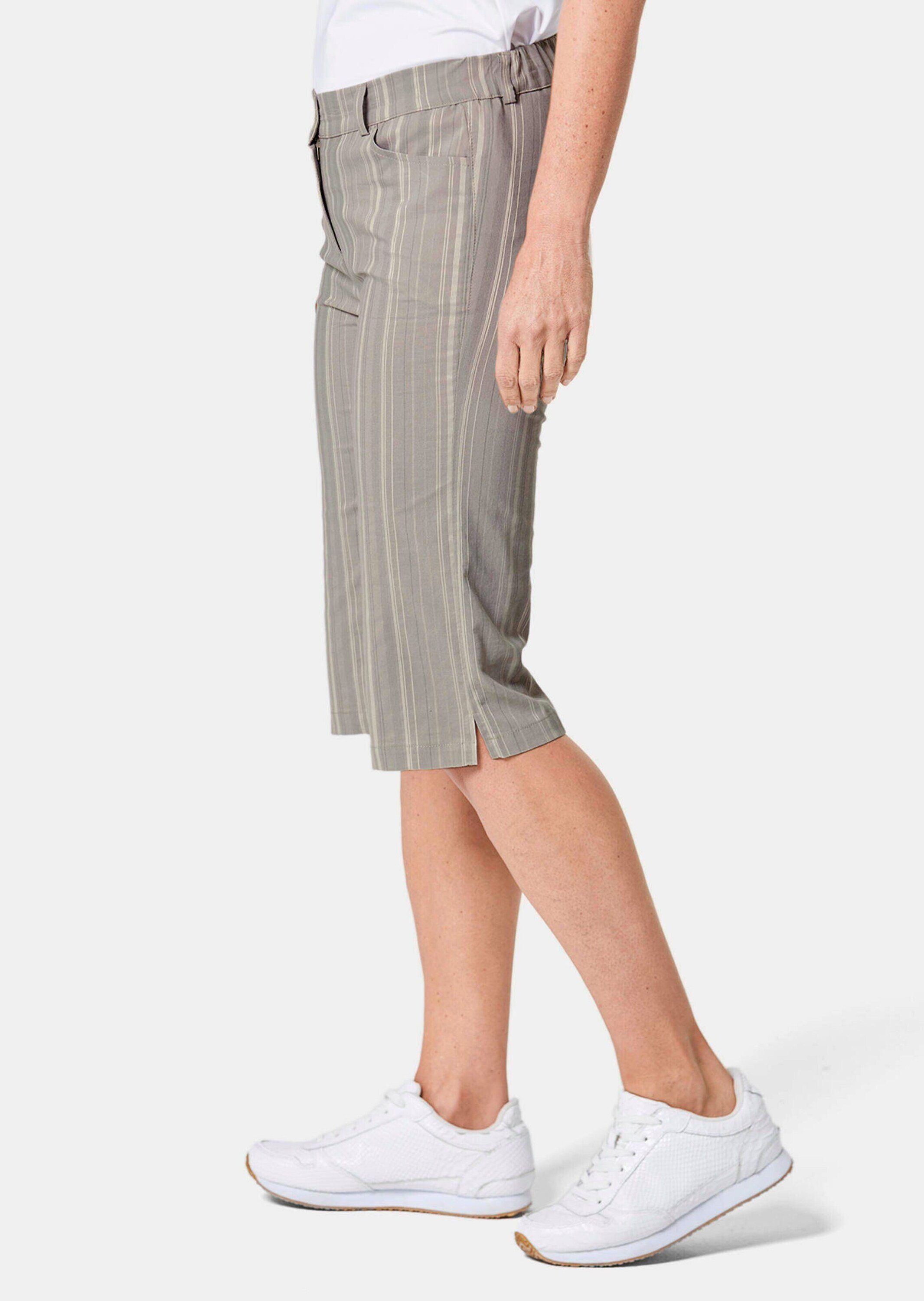 GOLDNER Stoffhose Bermuda mit sportivem Streifen-Design Gemustertes Modell mit seitlichem Dehnbund
