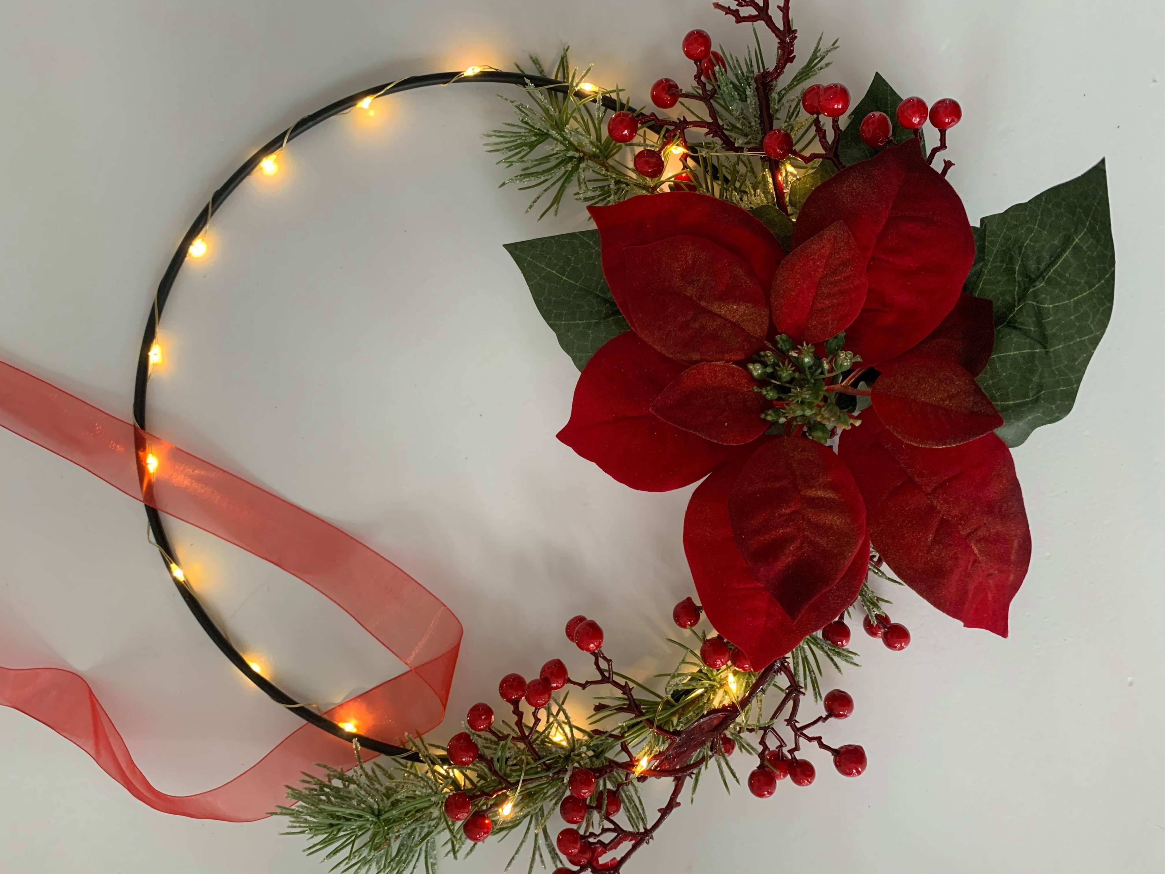 Kunstblume *festlicher Ring aus WH-Sternblüte, Beeren, Zeder-Tanne am Organ günstig online kaufen