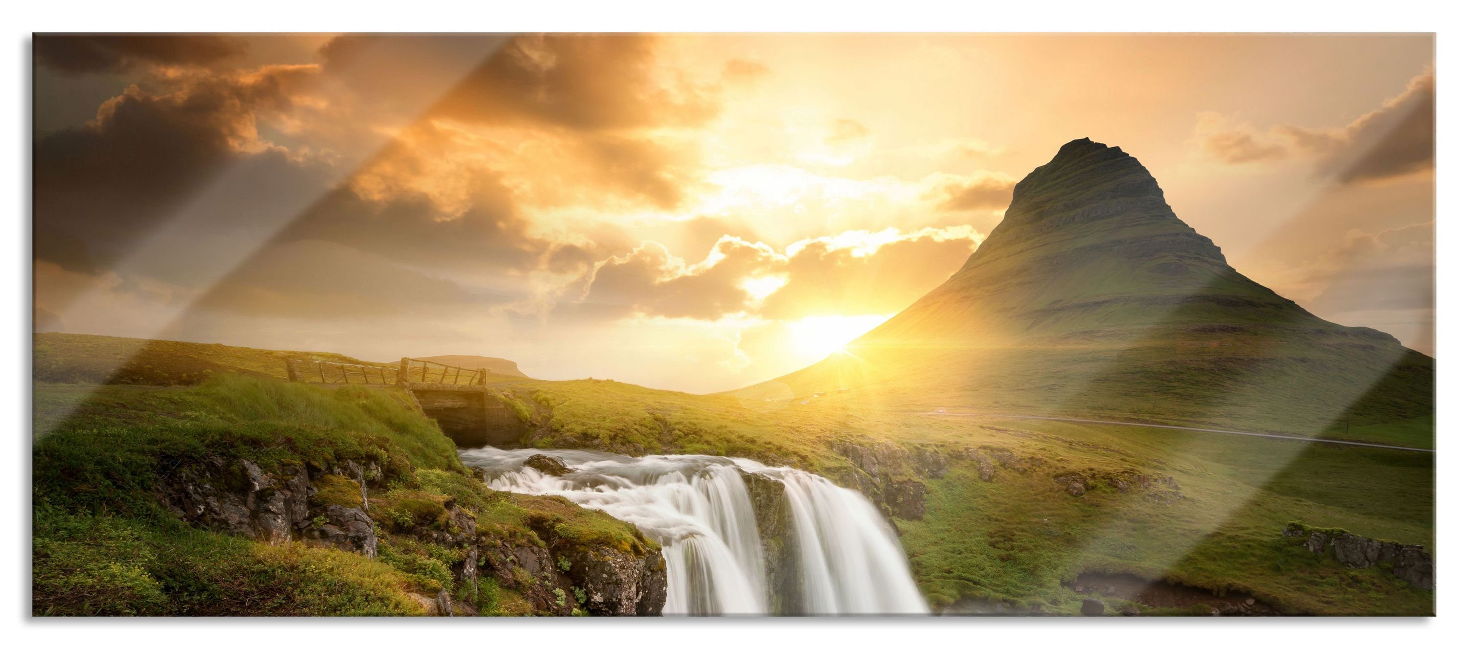 Glasbild Wasserfall bei Sonnenuntergang