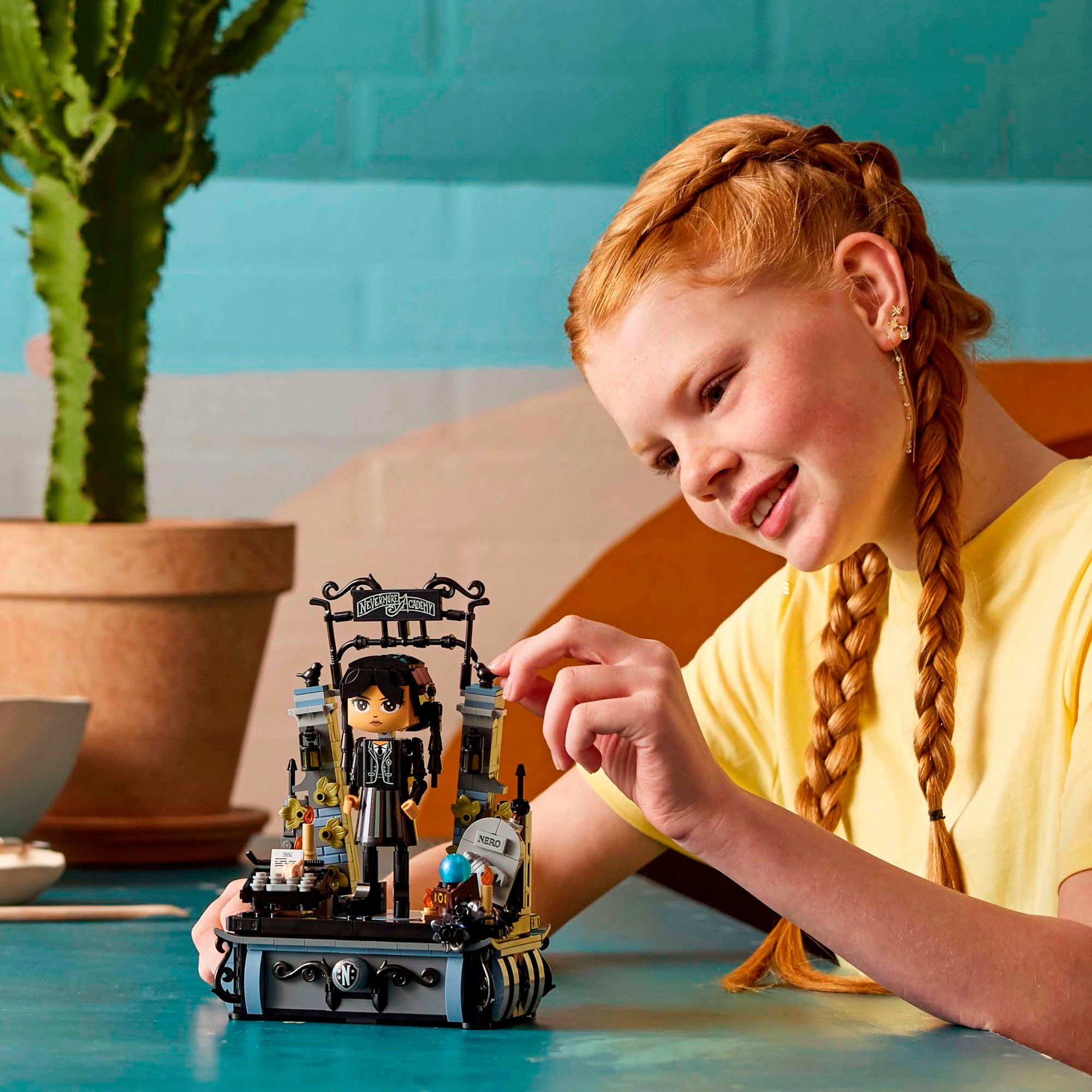 LEGO® Wednesday Addams Baufigur (76780), LEGO Wednesday Konstruktionsspiels günstig online kaufen