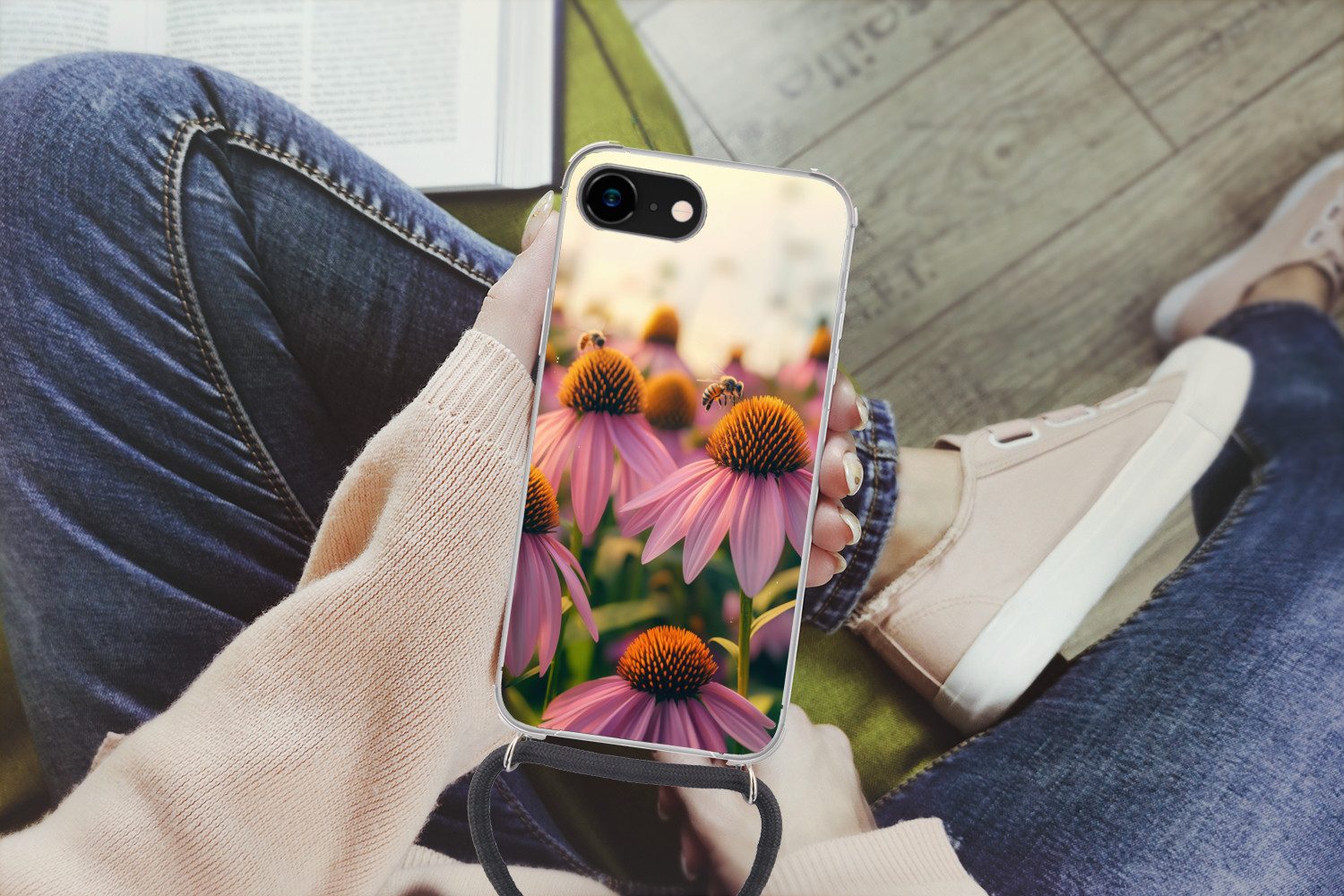 MuchoWow Handyhülle für Apple iPhone 8 Blumen - Lila - Bienen, Tragbare Handyhüllen mit Kette zum umhängen, Handykette Handyband