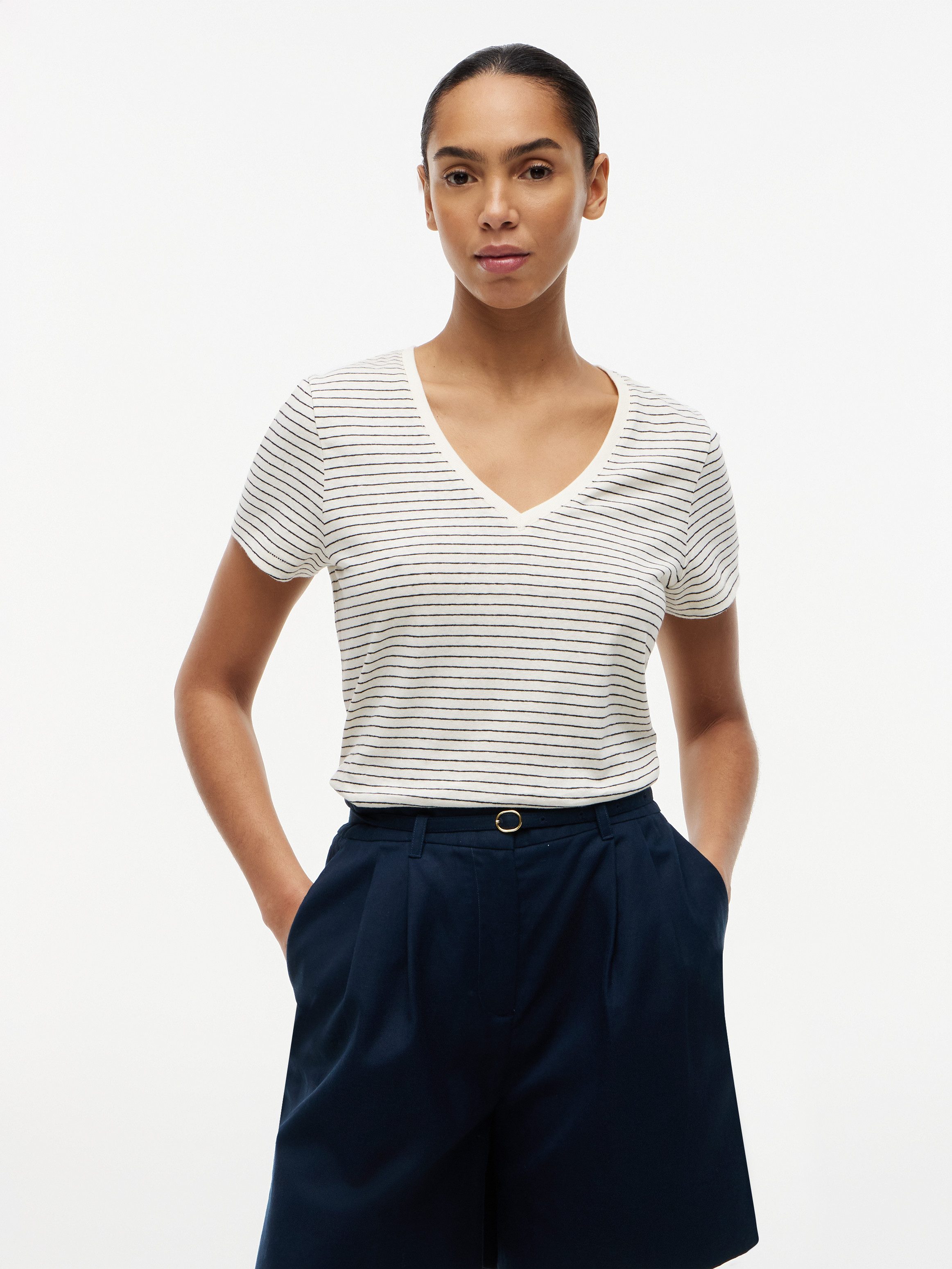Tommy Hilfiger Kurzarmshirt CO LINEN V-NECK SHORT SLEEVE TEE mit V-Ausschnitt, Regular Fit