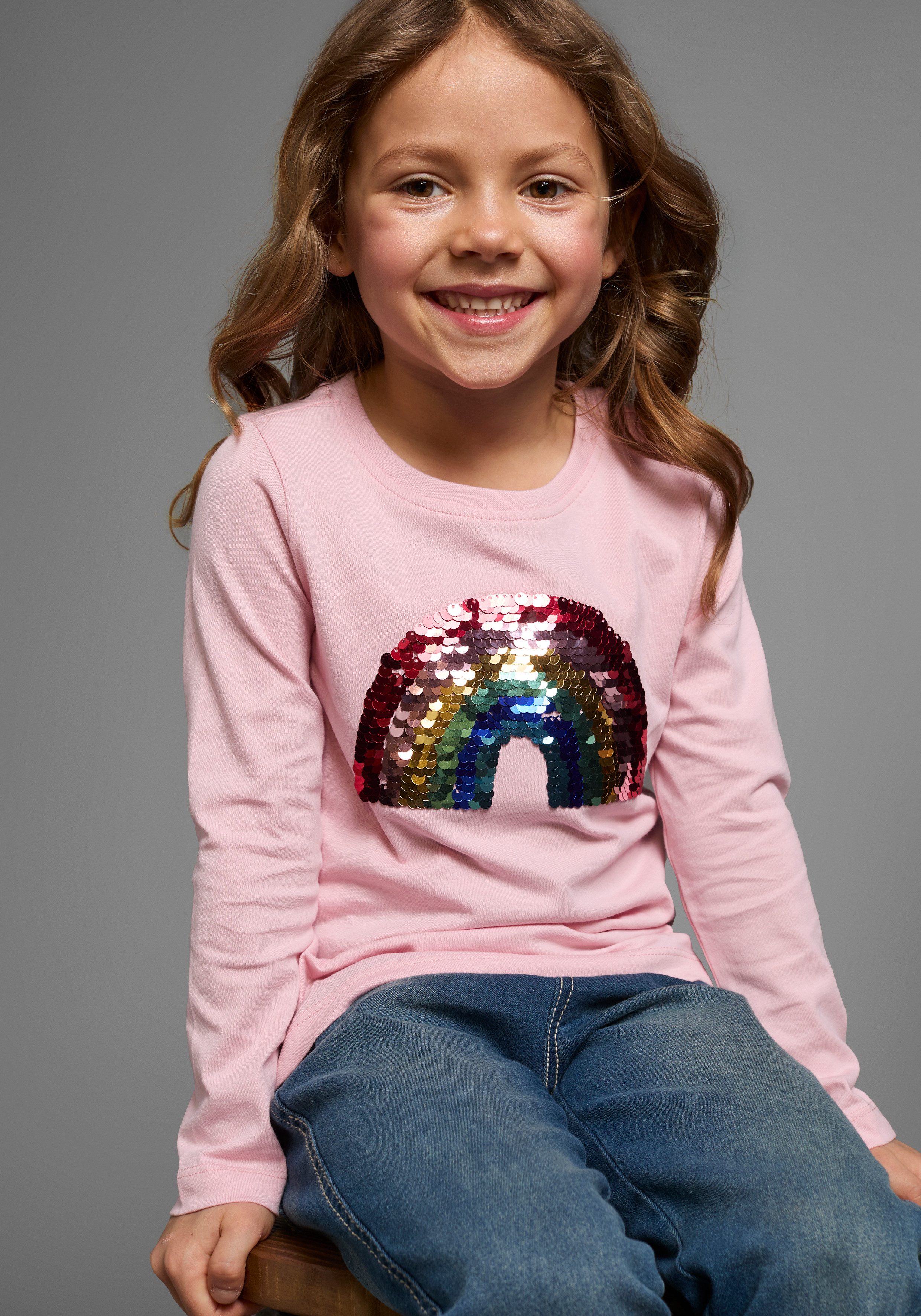 KIDSWORLD Langarmshirt Regenbogen Pailletten-Applikation Langarm, Basic-Passform, mit schimmernden Pailletten-Applikationen