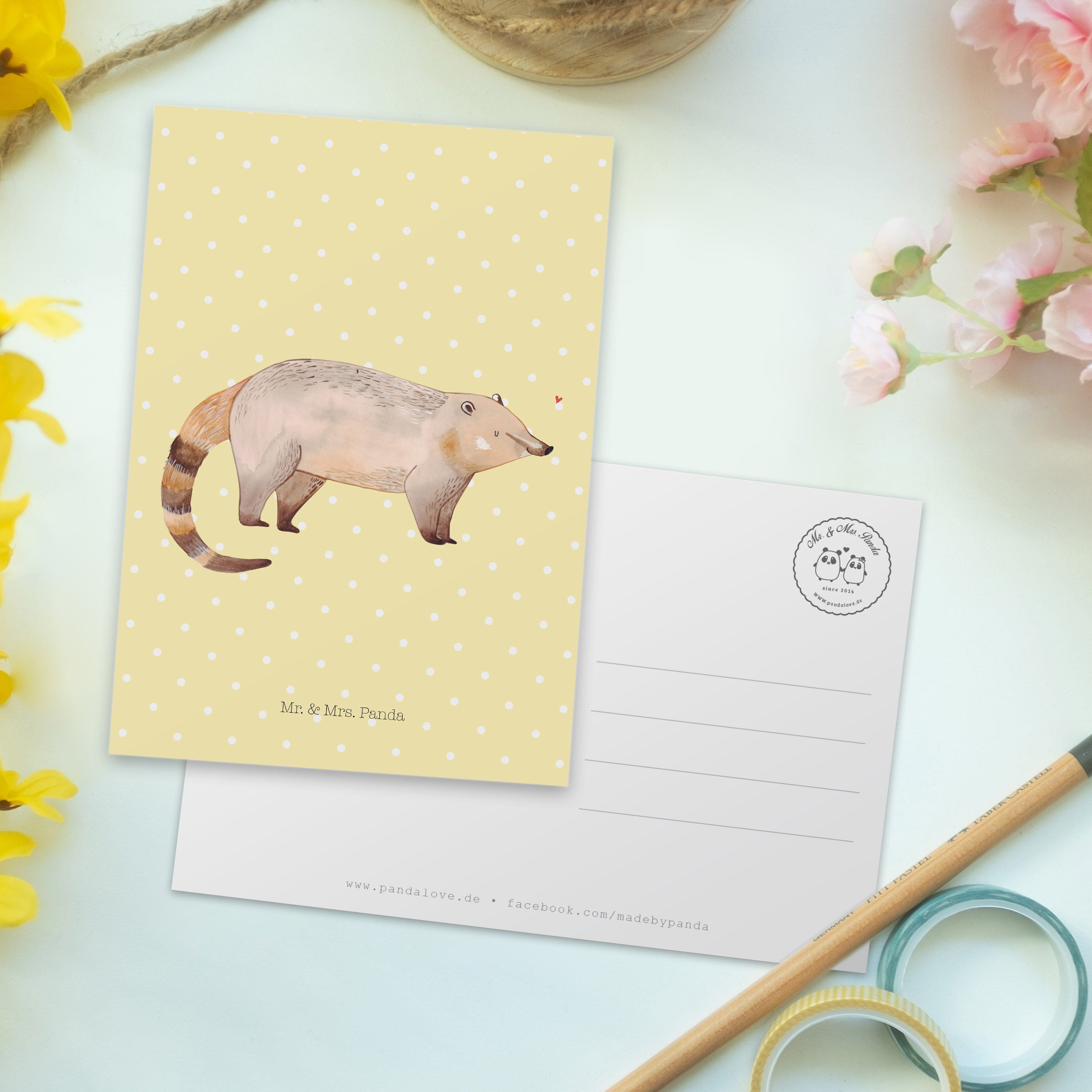 Postkarte Pastell Gelb - & Geschenk, Geschenkkarte Nasenbaer Mr. Nasenbären, Bär, Panda Mrs. -