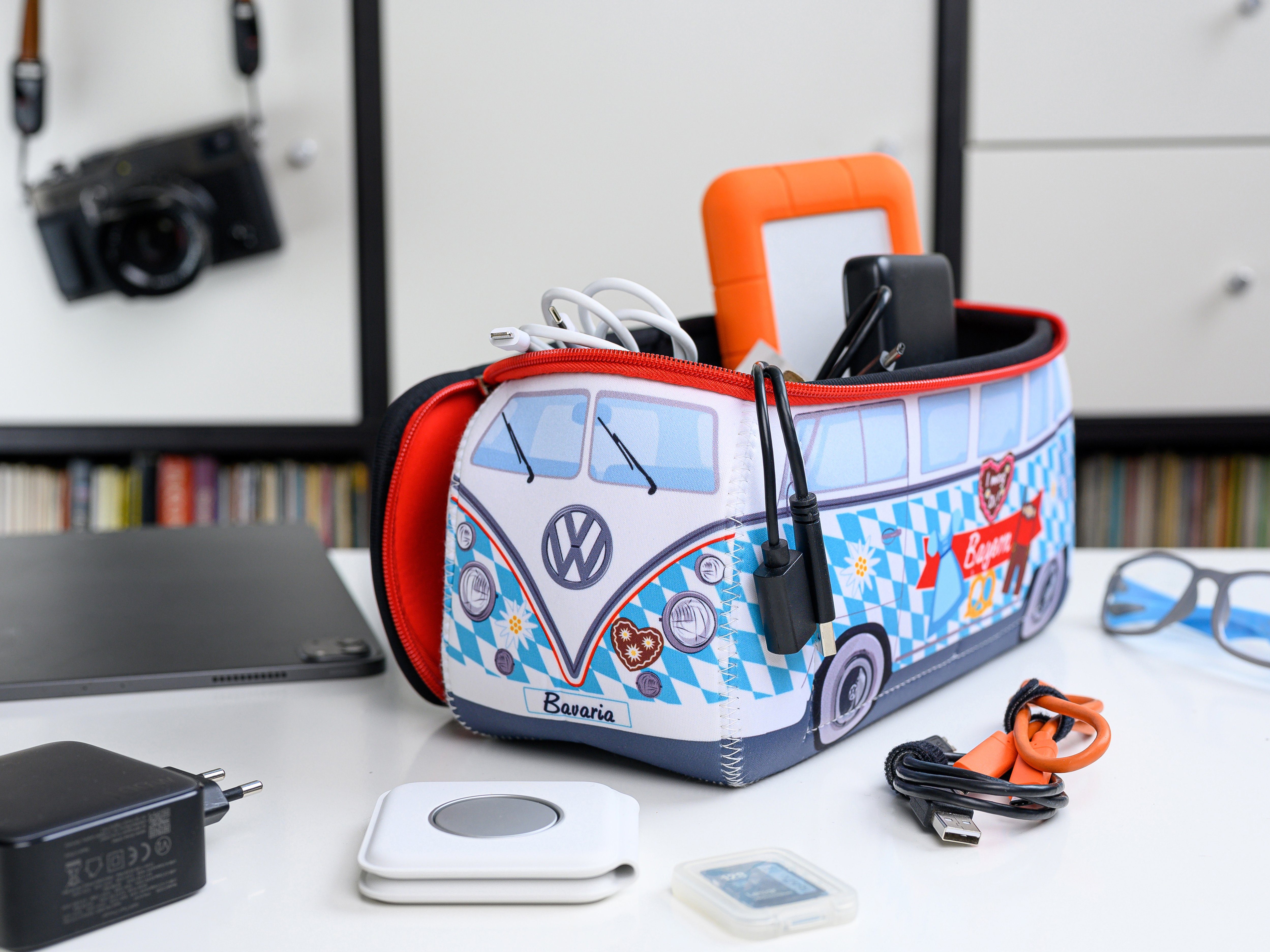 VW Collection by BRISA Kulturbeutel Volkswagen Neopren Schminktasche, Reisebeutel, Kosmetiktasche im Bayern Design